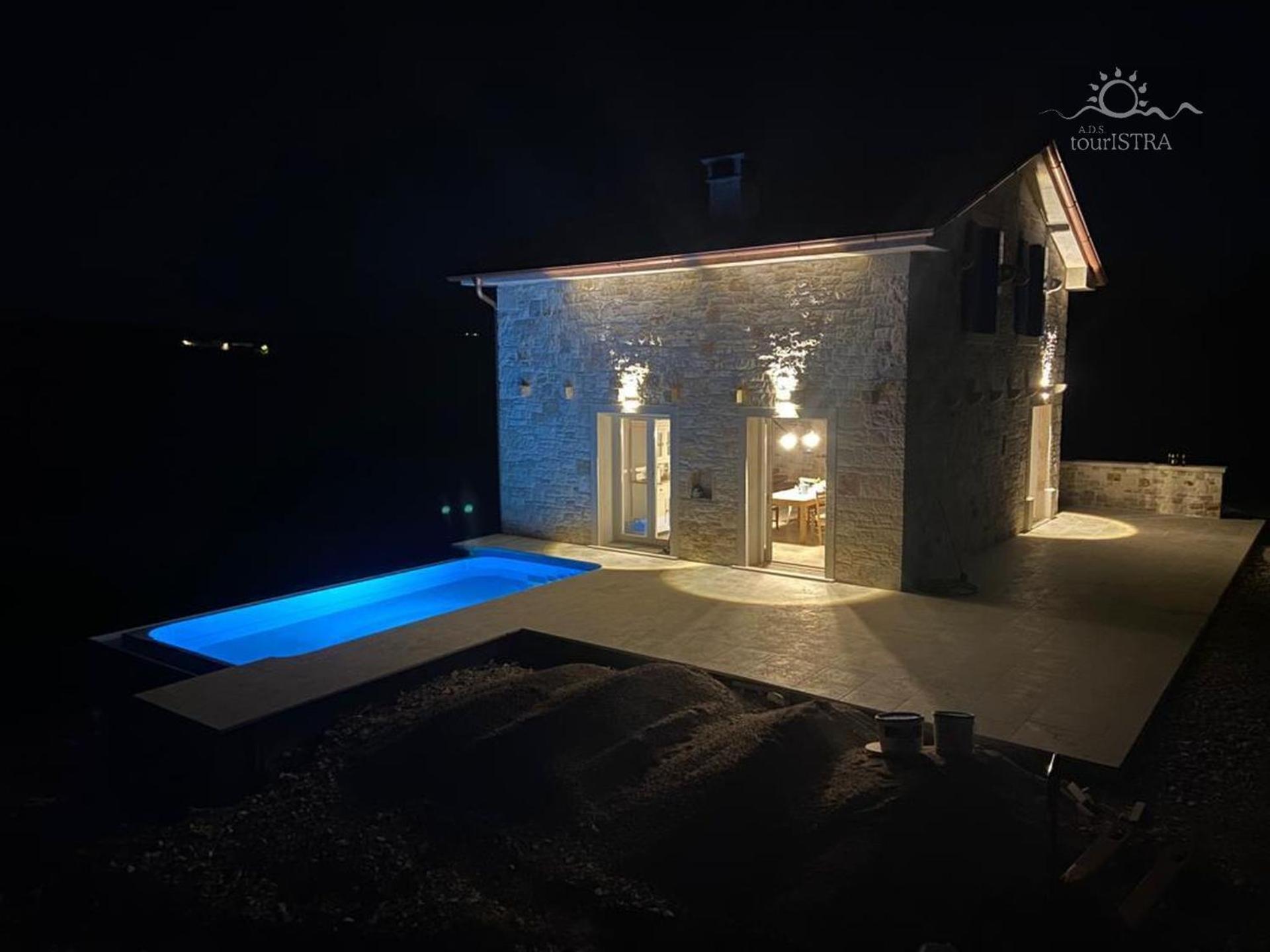 Villa Krug with 3 br and a pool immersed in nature near Buje