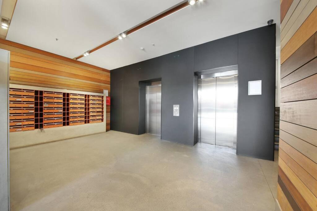Top Location 2 BR Apt Amazing View & Free parking