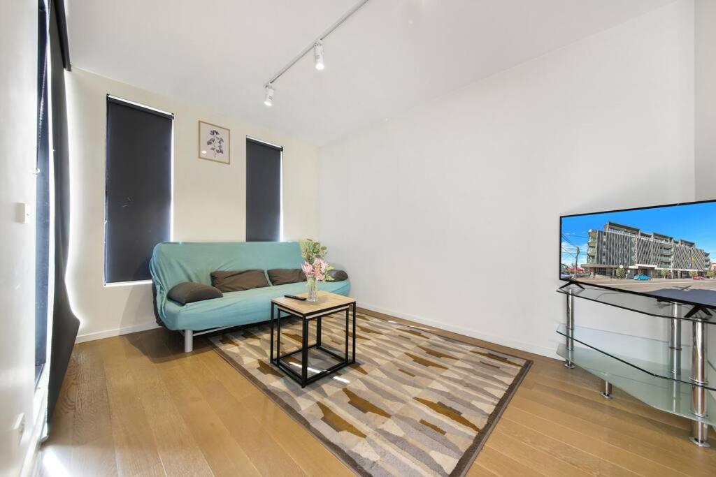 Top Location 2 BR Apt Amazing View & Free parking