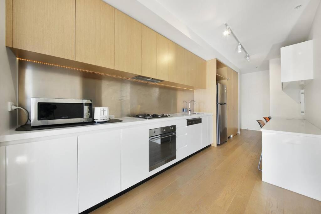 Top Location 2 BR Apt Amazing View & Free parking