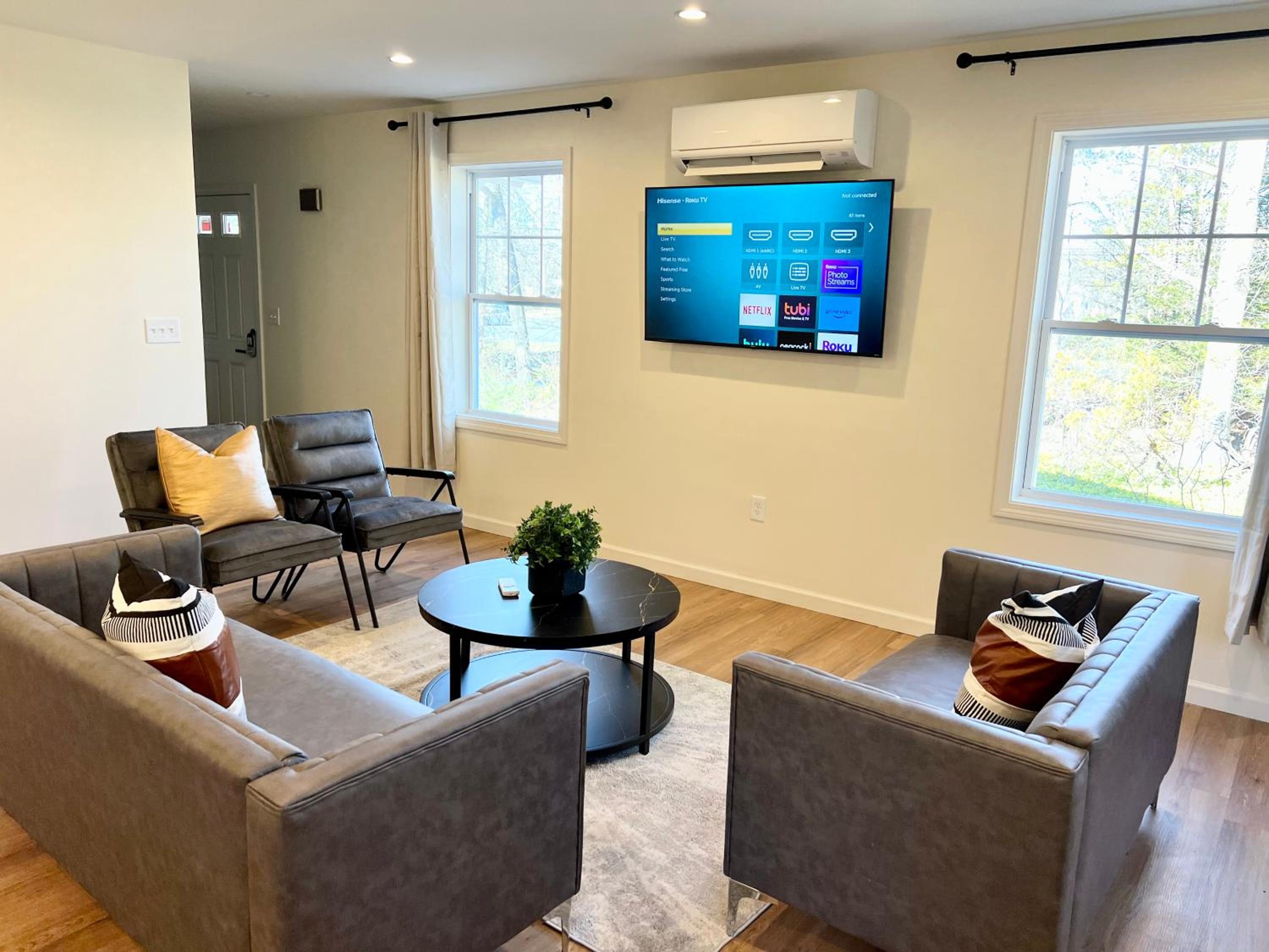Beautiful Furnished 5-Bedroom House in Great Neighborhood view 3
