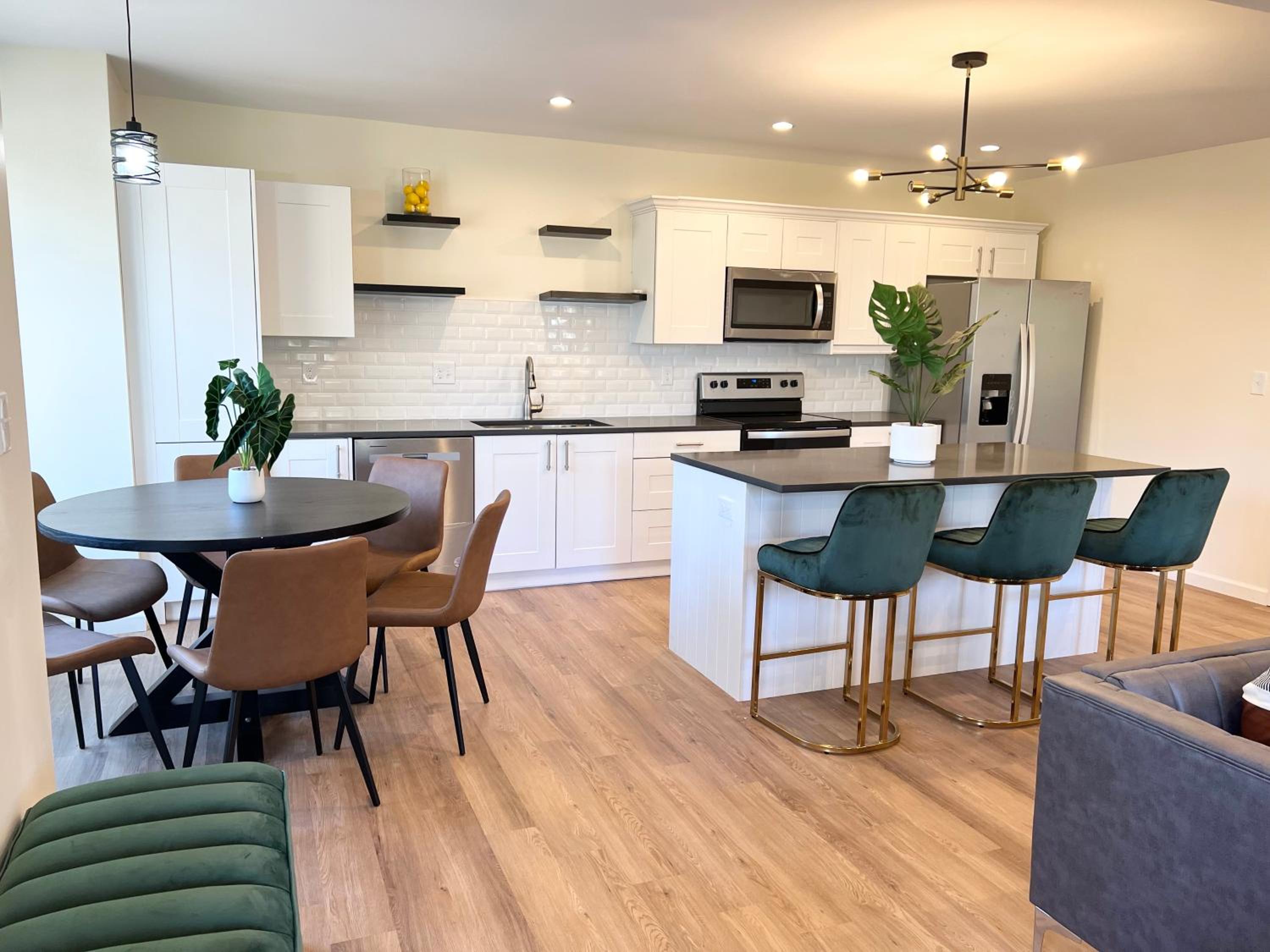 Beautiful Furnished 5-Bedroom House in Great Neighborhood view 5