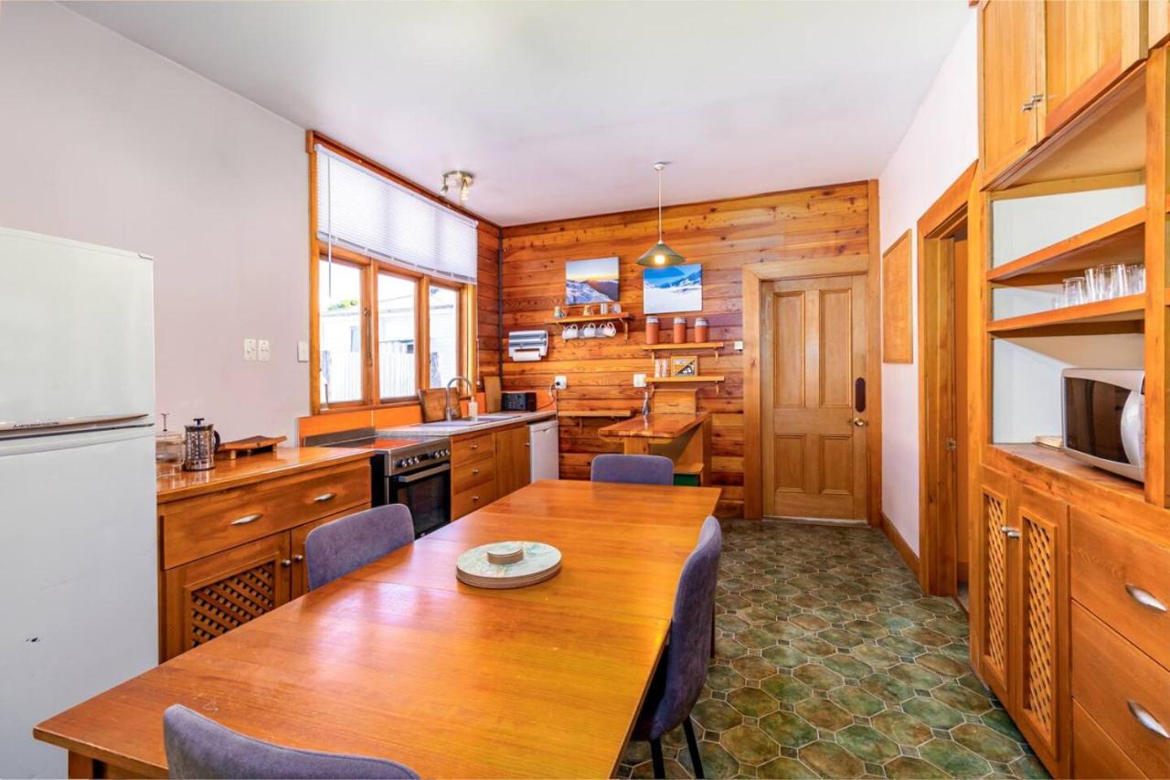 Forest House and Cottage Methven