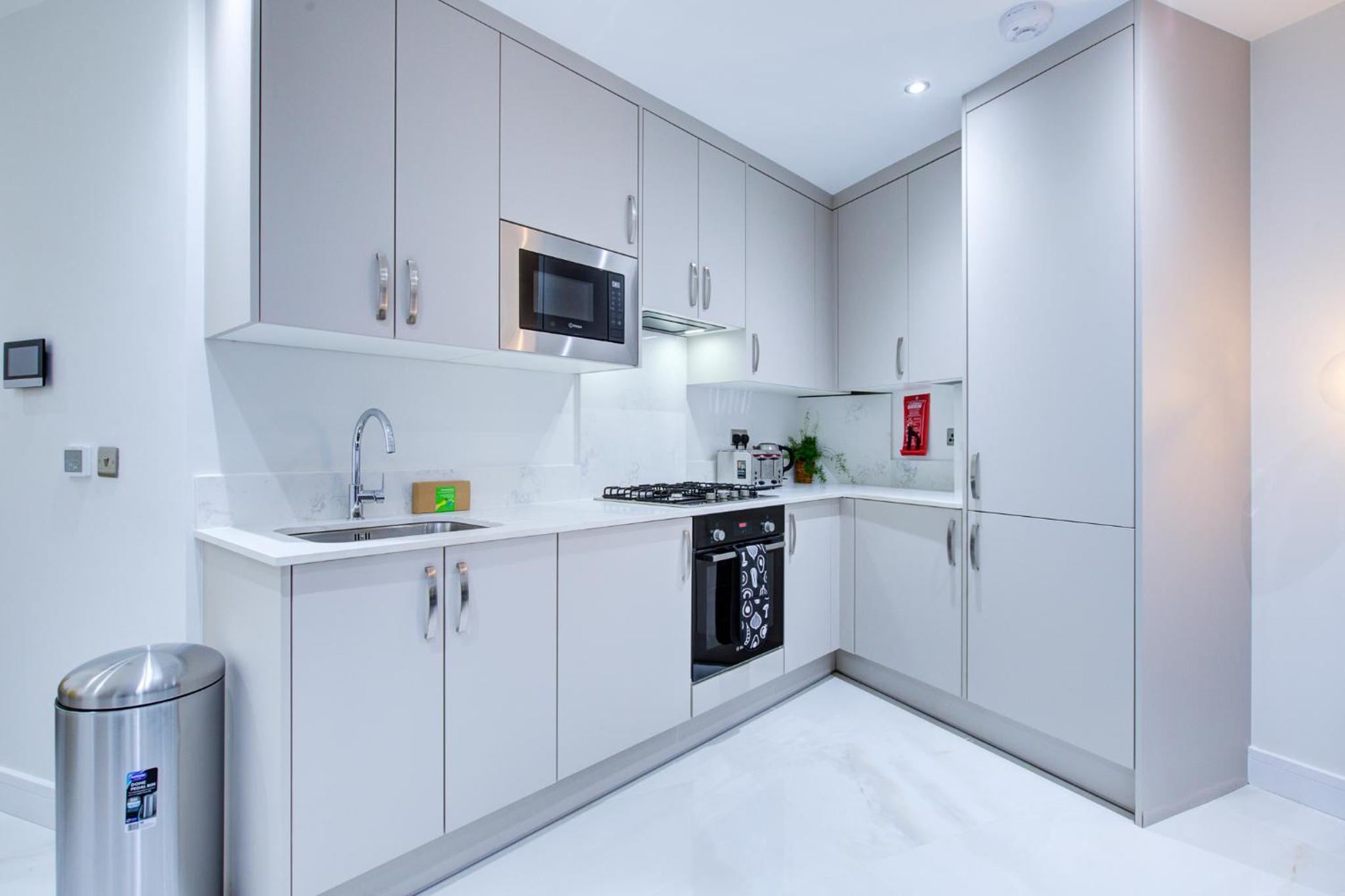 Hybrid Resi - Uxbridge, On-site CAR or VAN parking, near London Heathrow Airport view 2