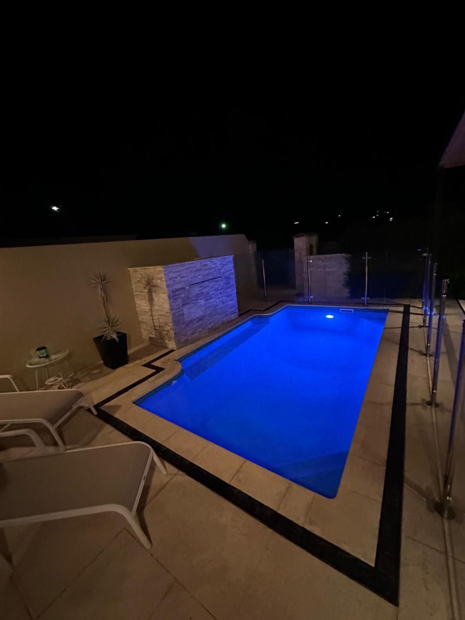 Luxury Villa W Pool & Spa 5 BEDROOMS