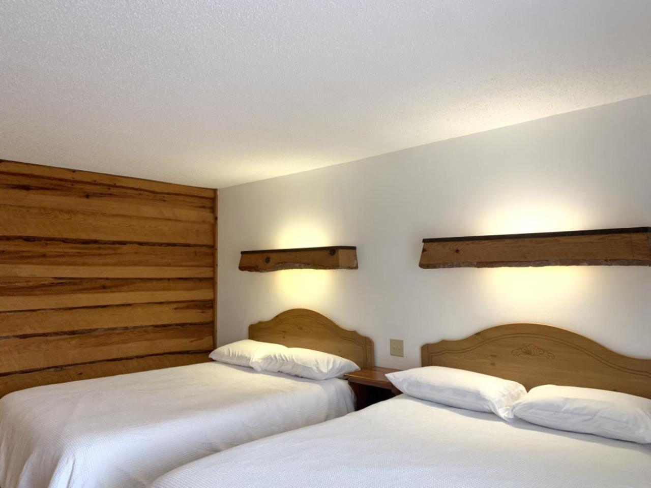 Bridge Inn Tomahawk - Room 107, 2 Queen Beds, Pet Friendly, Laminate Wood Flooring , Walkout, River View view 2