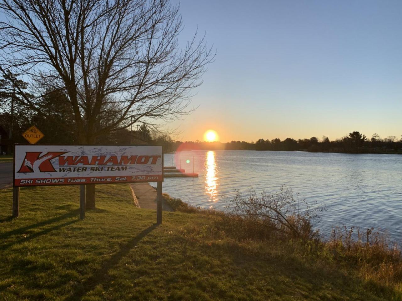 Bridge Inn Tomahahwk - 1st Floor, Room 106,1 King Bed, Pet Friendly, Laminate Wood Flooring, Walkout, River View, Price Includes 1 Pet Fee view 4
