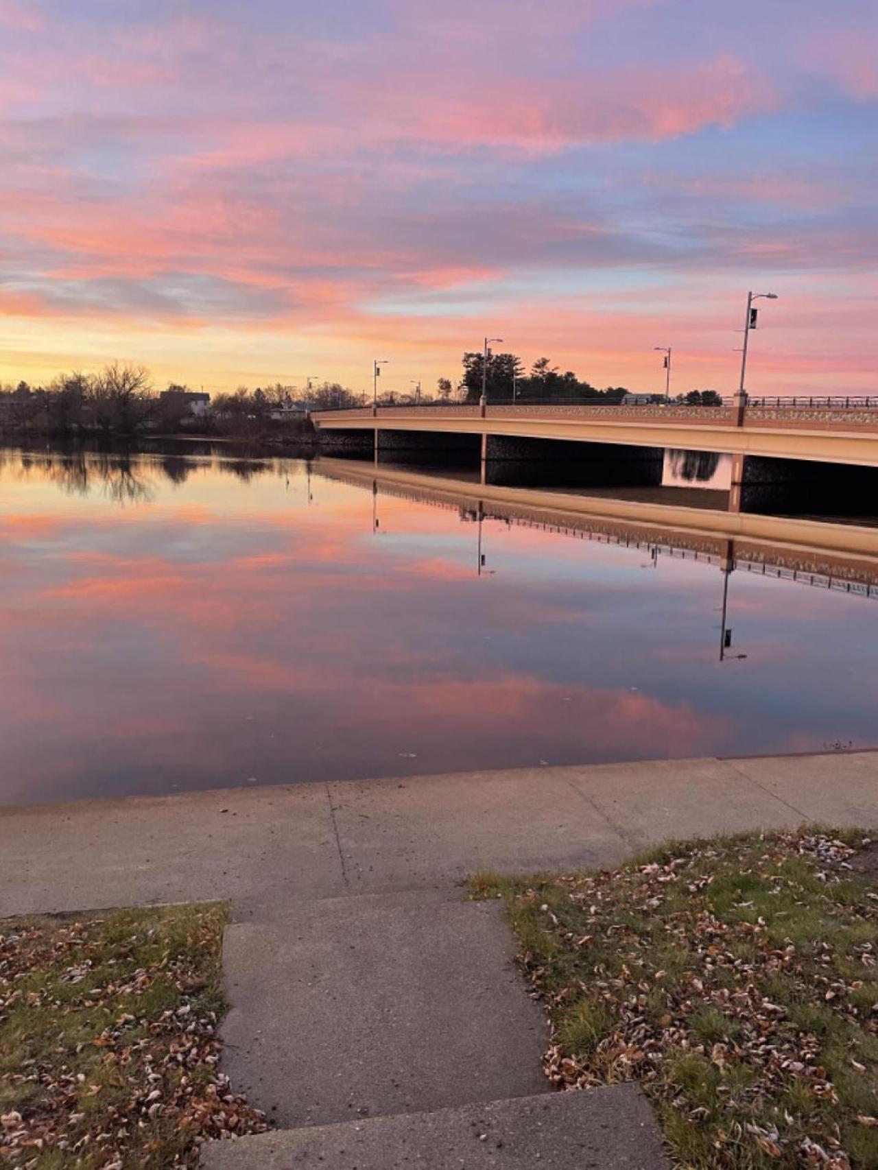 Bridge Inn Tomahahwk - 1st Floor, Room 106,1 King Bed, Pet Friendly, Laminate Wood Flooring, Walkout, River View, Price Includes 1 Pet Fee view 3