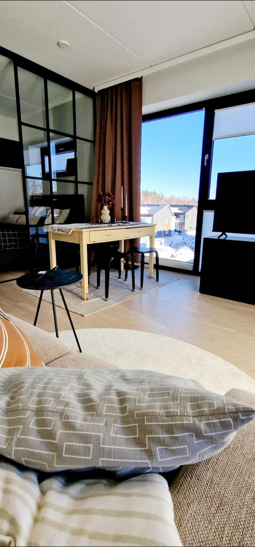 Modern apartment near Tampereen Messukeskus, with own private and free parking