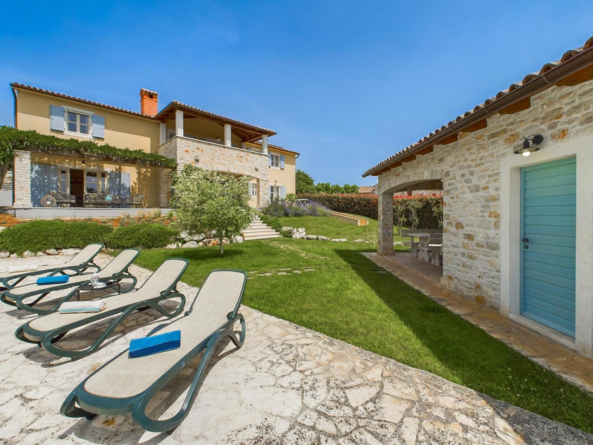 Rustic Villa Azzurra with pool in Sv Lovrec