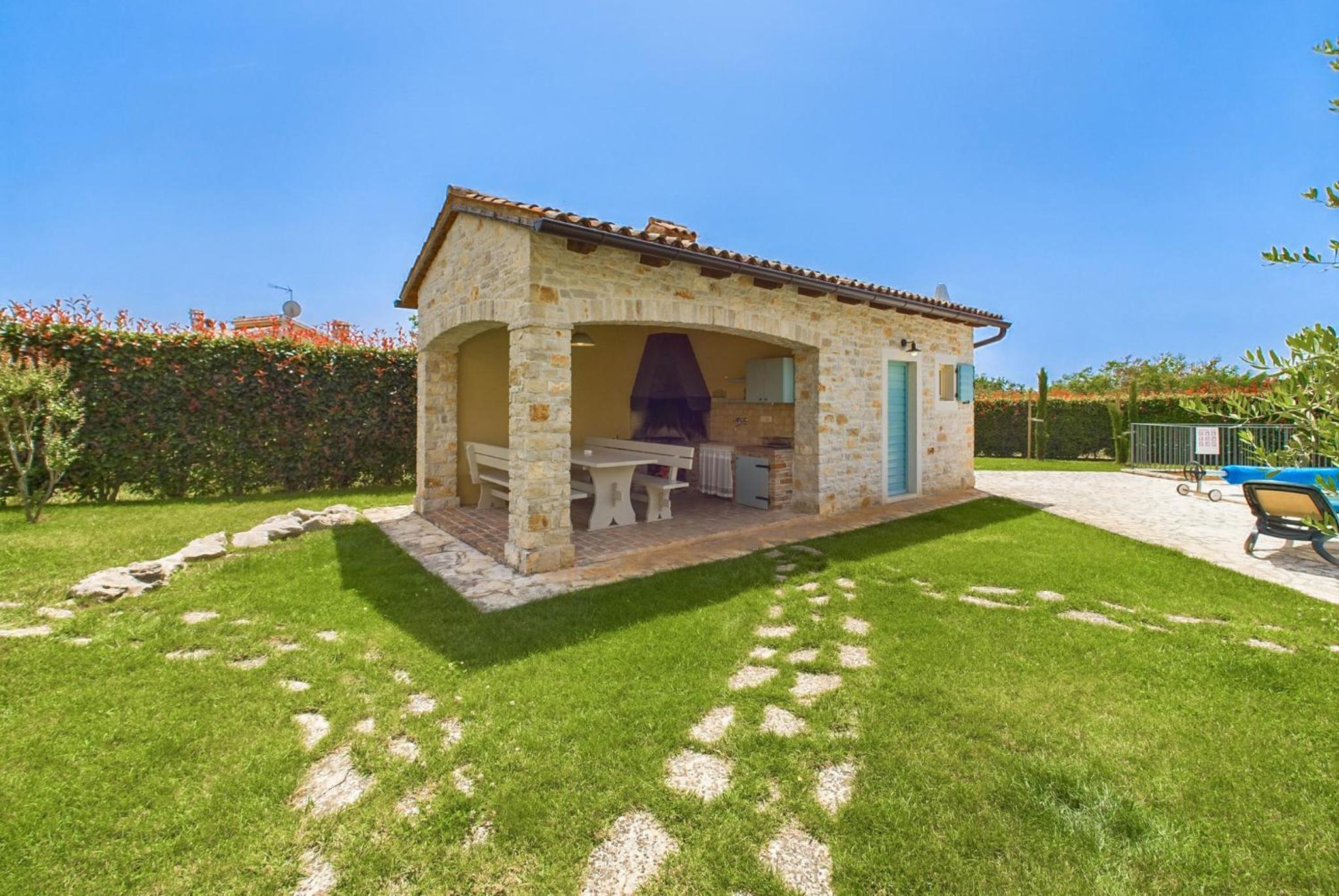 Rustic Villa Azzurra with pool in Sv Lovrec