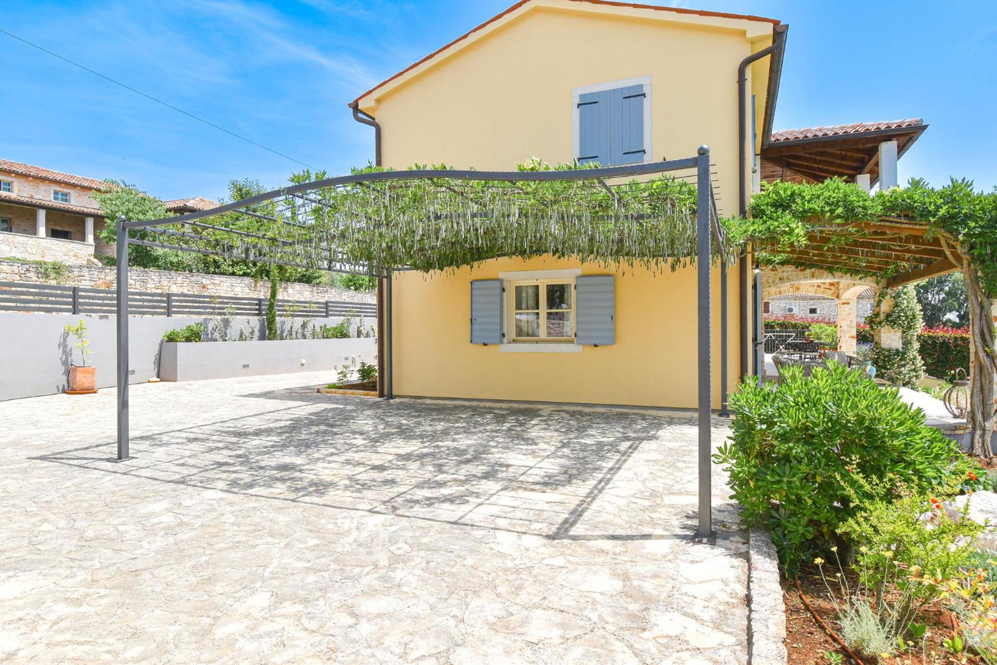 Rustic Villa Azzurra with pool in Sv Lovrec