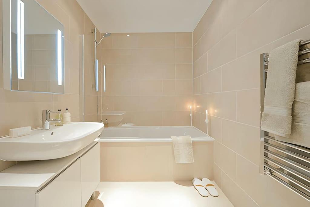 Luxury, Spacious 2 Bed flat in London