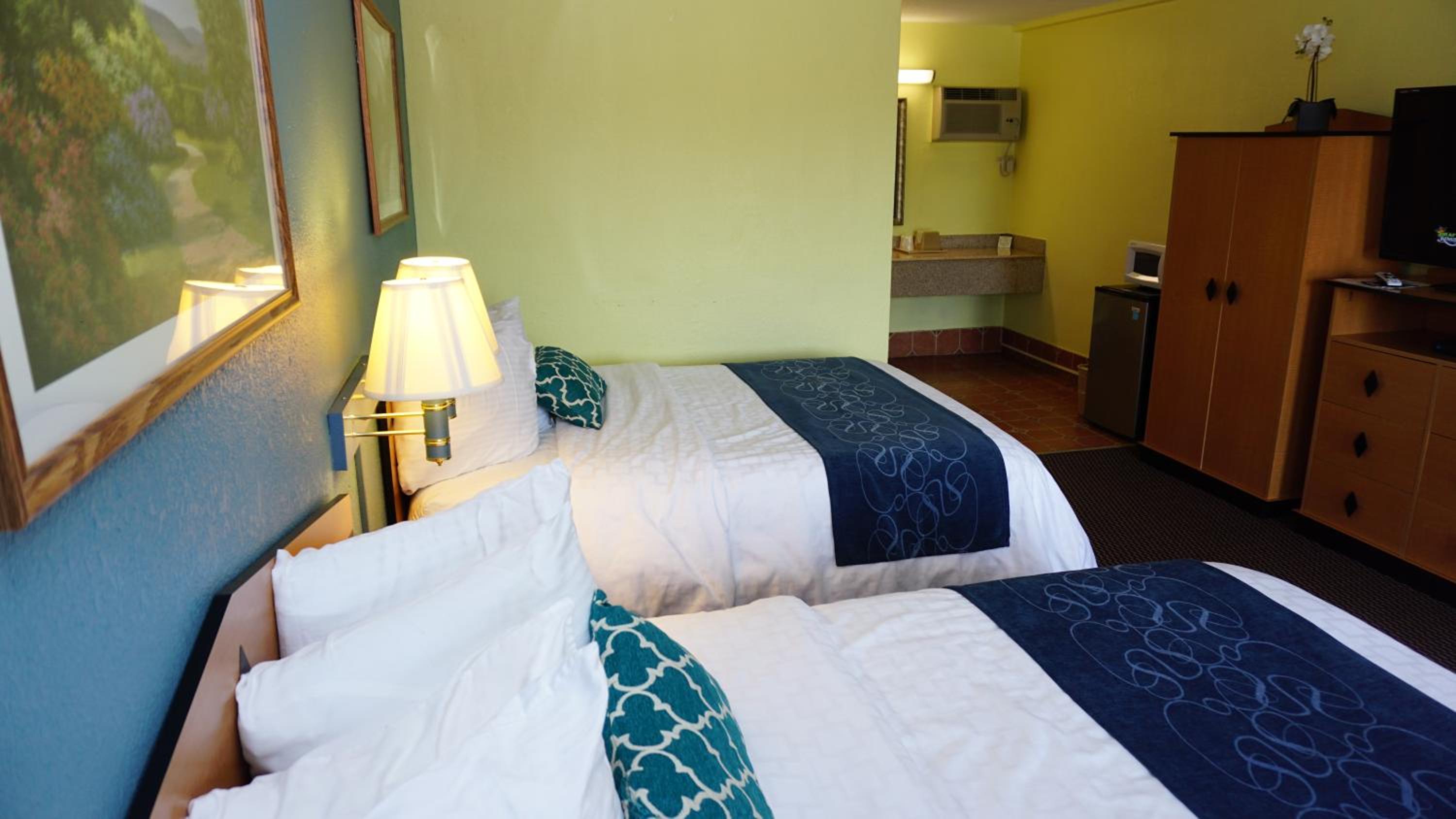 Lawrence Vacations - Virginia Inn - Property Image 15