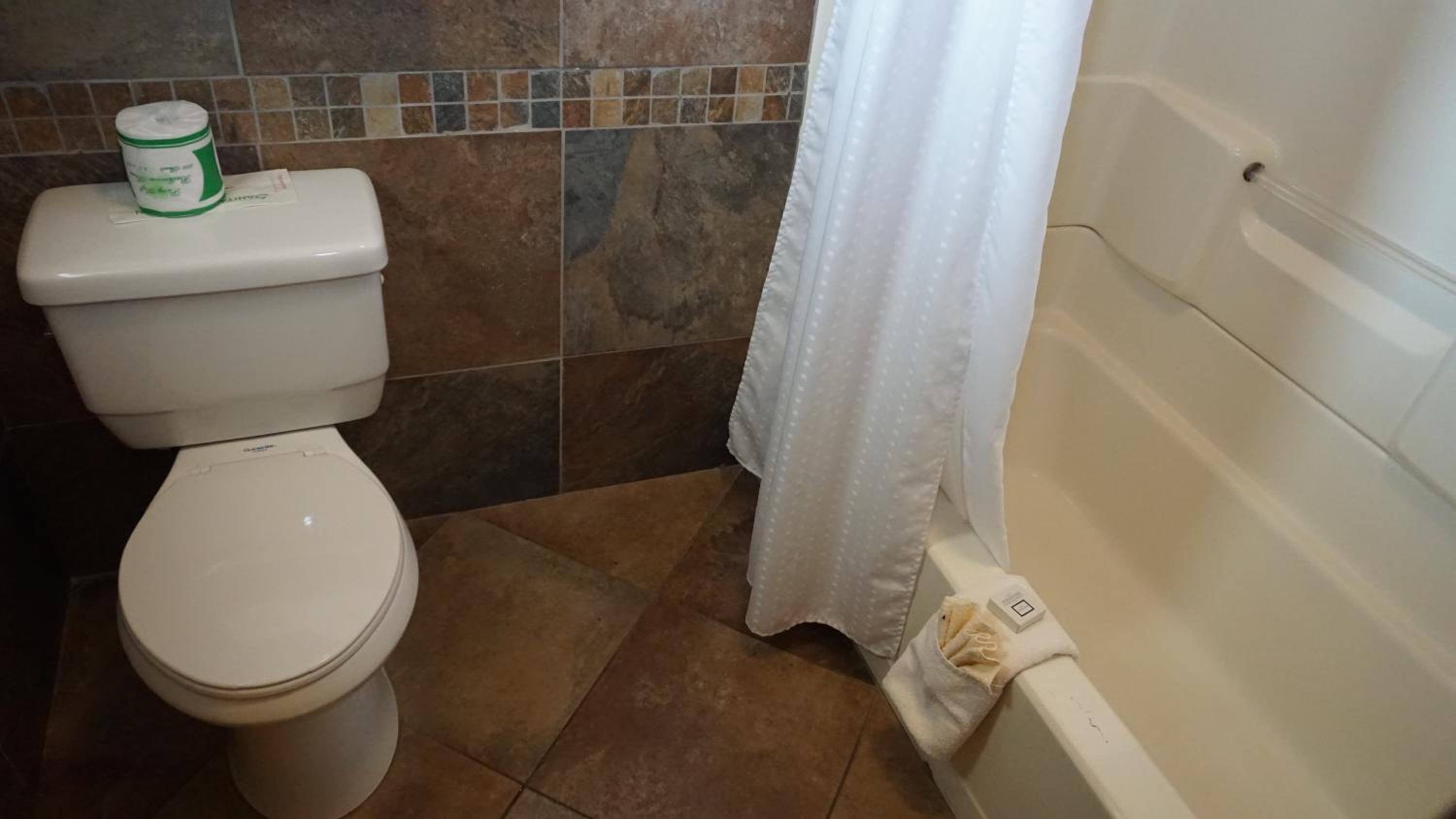 Lawrence Vacations - Virginia Inn - Property Image 20