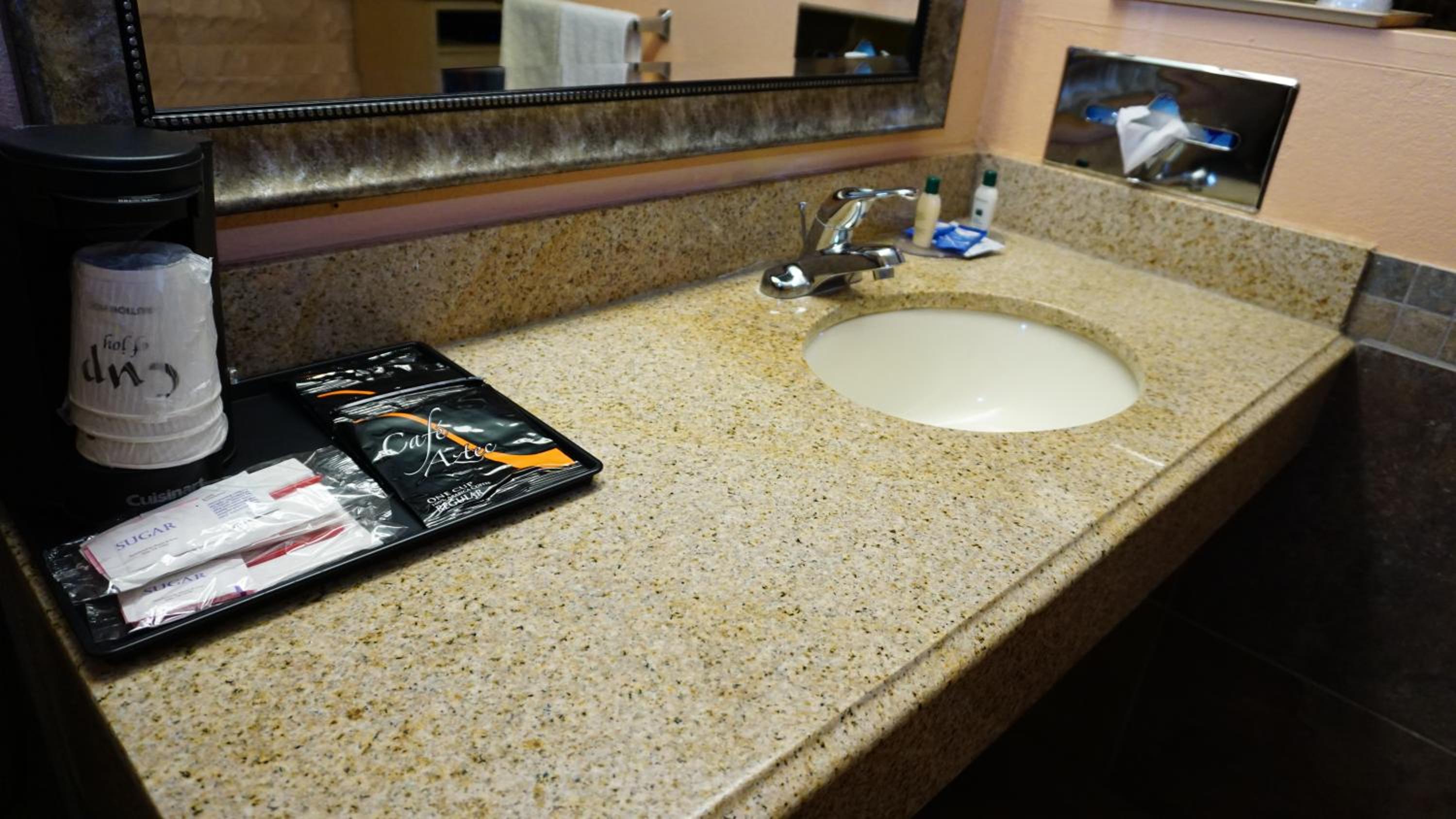 Lawrence Vacations - Virginia Inn - Property Image 23