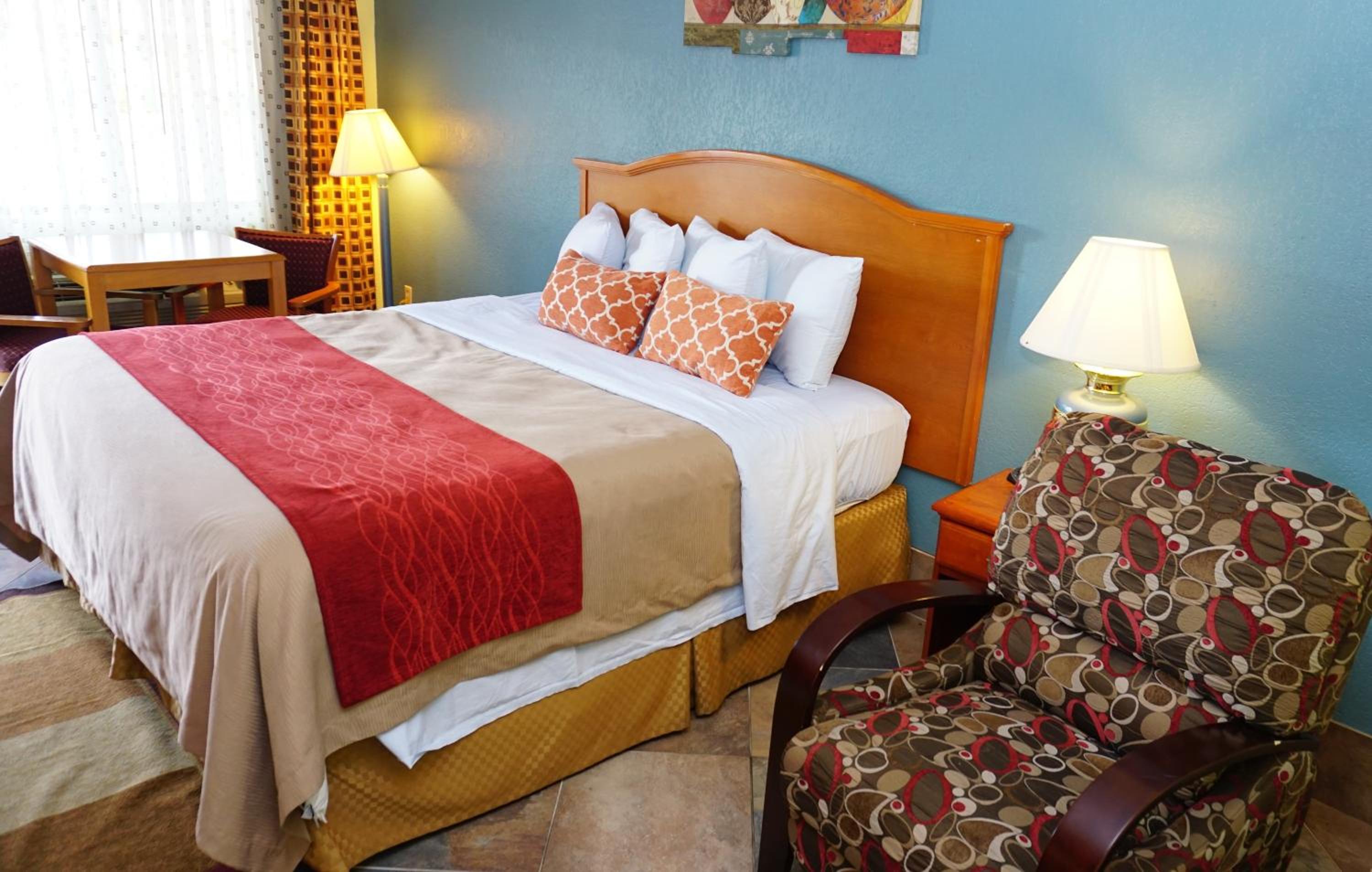 Lawrence Vacations - Virginia Inn - Property Image 28