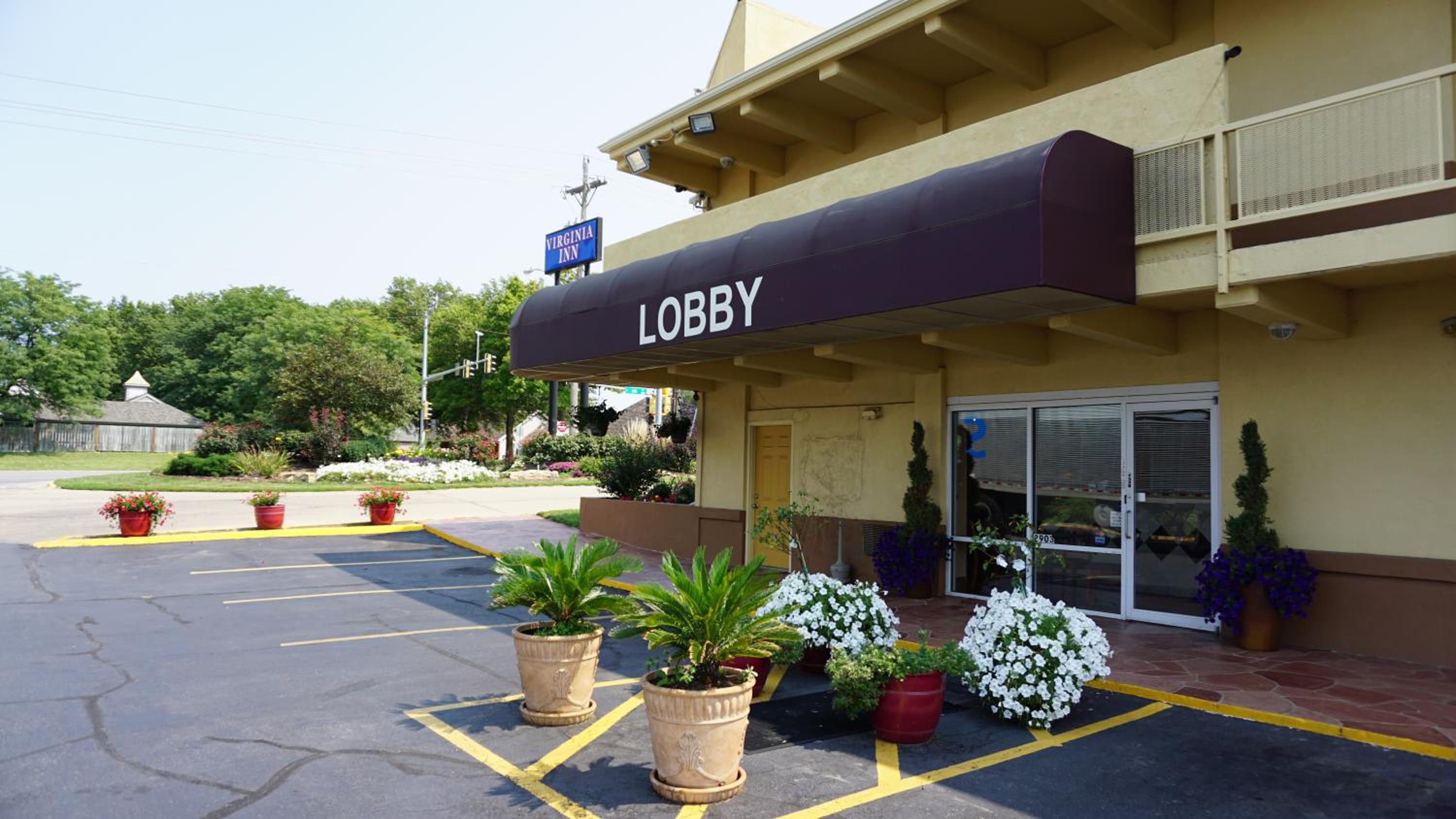 Lawrence Vacations - Virginia Inn - Property Image 32