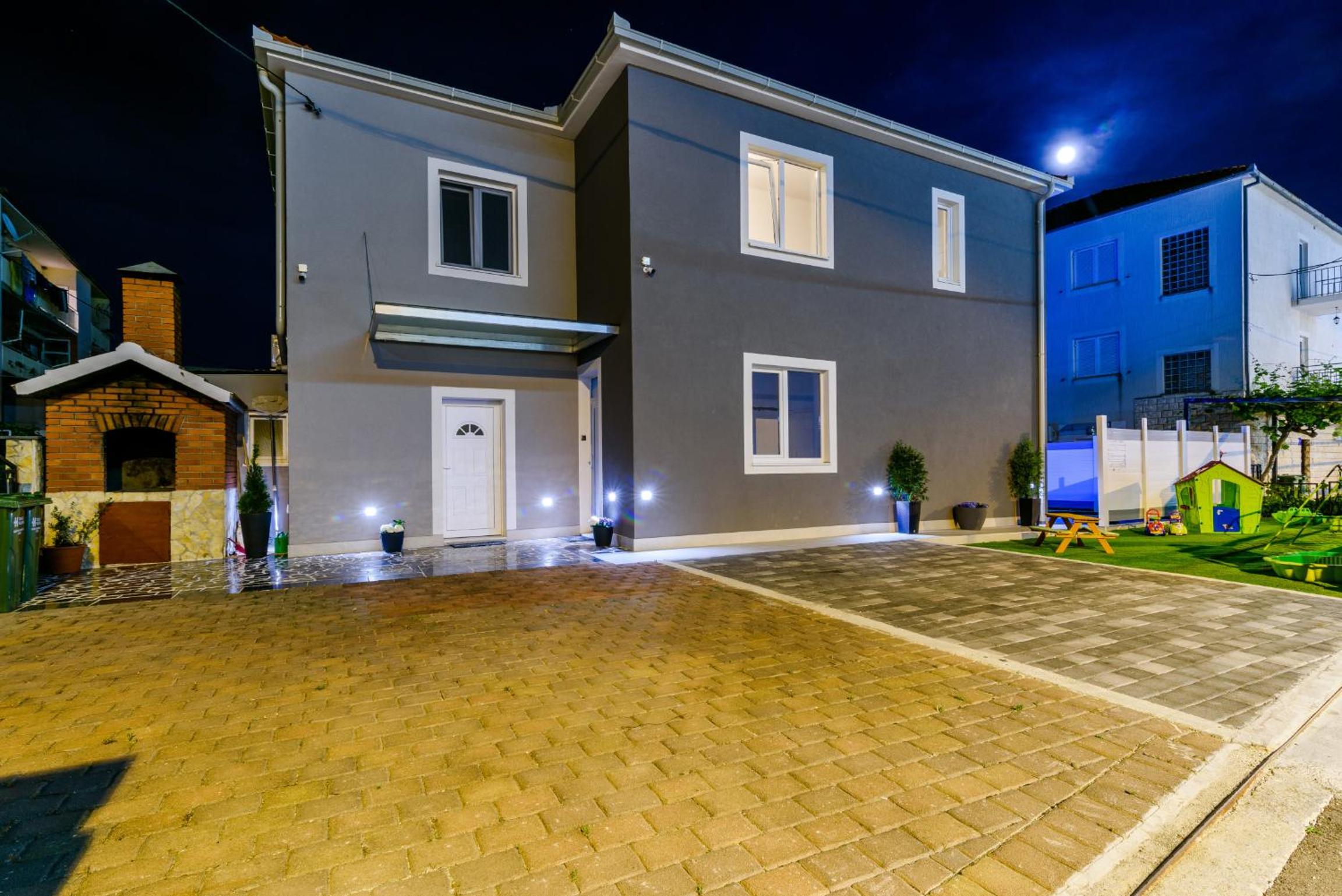 Villa Mihaela with private pool, jacuzzi and free secure parking