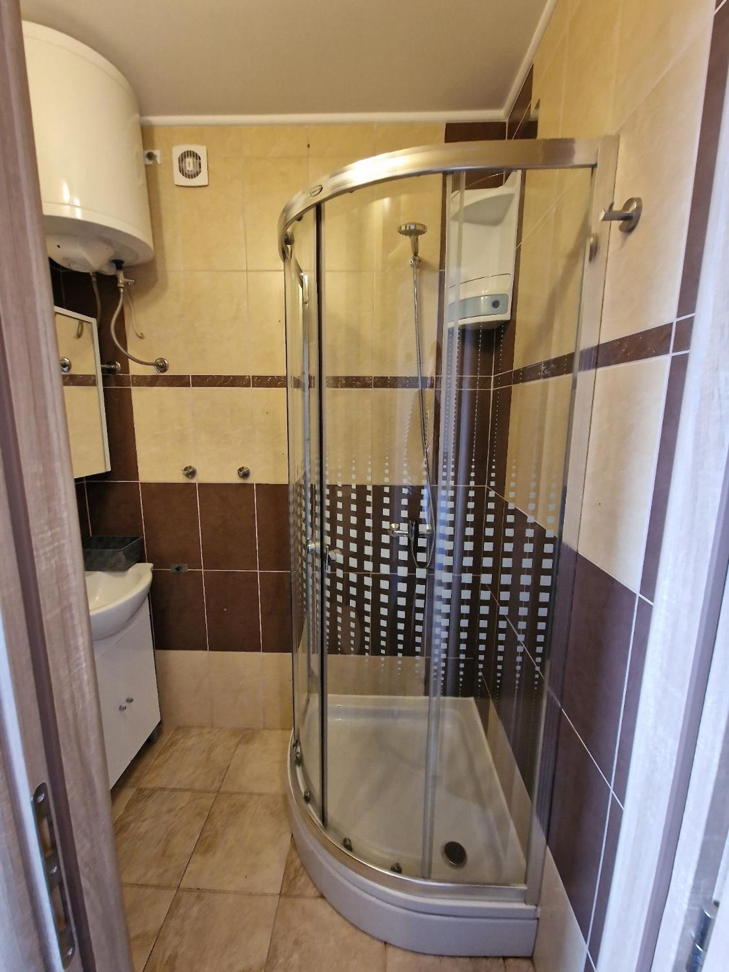 Villa Mihaela with private pool, jacuzzi and free secure parking