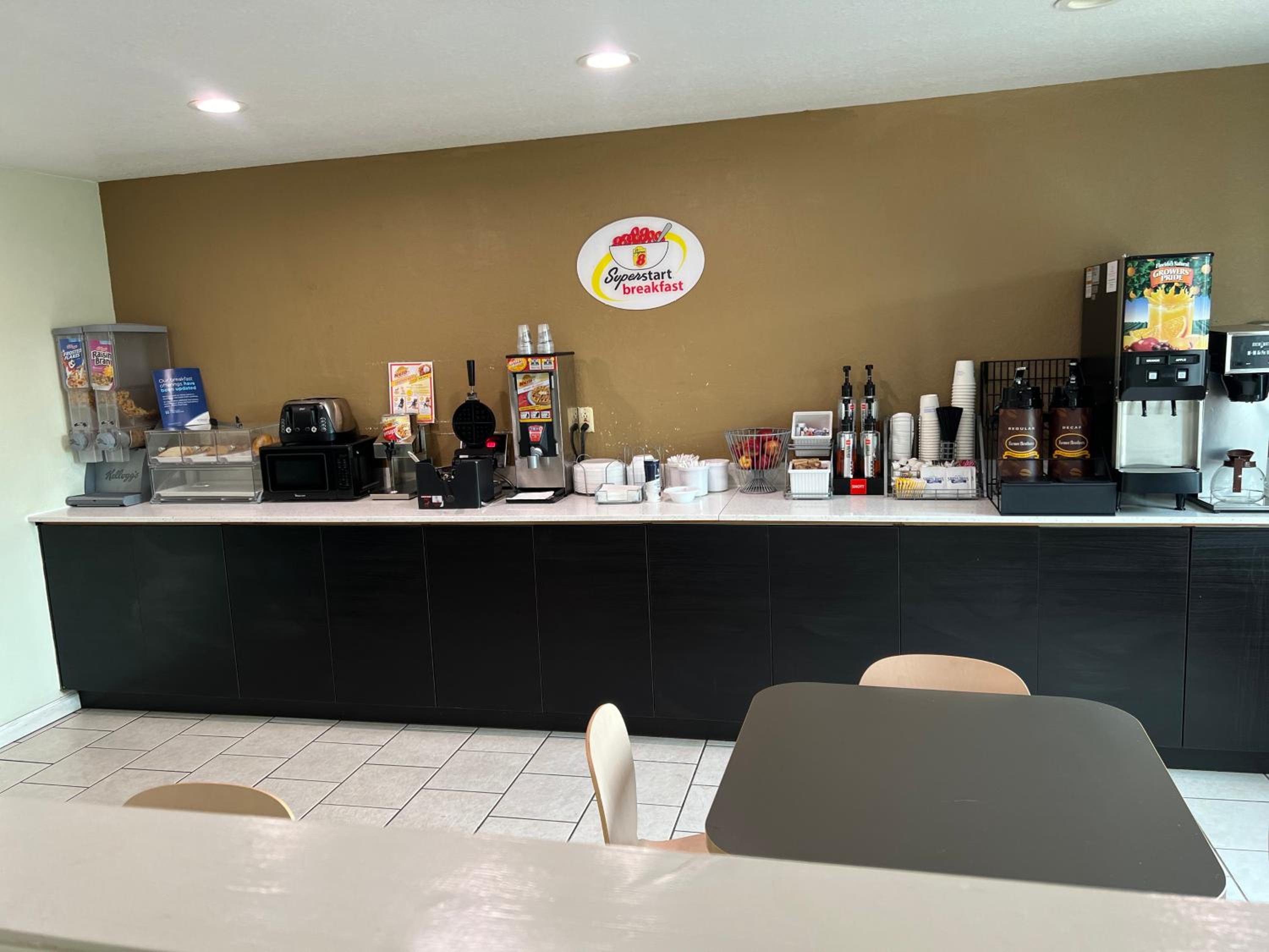 Farmington Vacations - Super 8 by Wyndham Farmington - Property Image 3