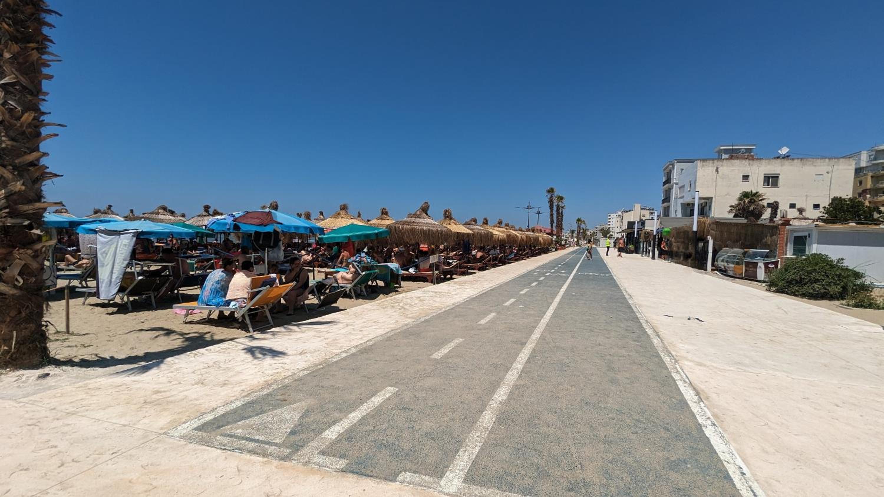 Albi 2 bedroom apartment on the beach