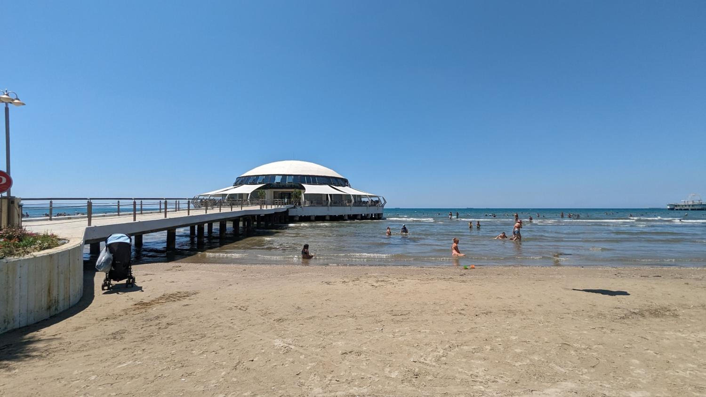 Albi 2 bedroom apartment on the beach