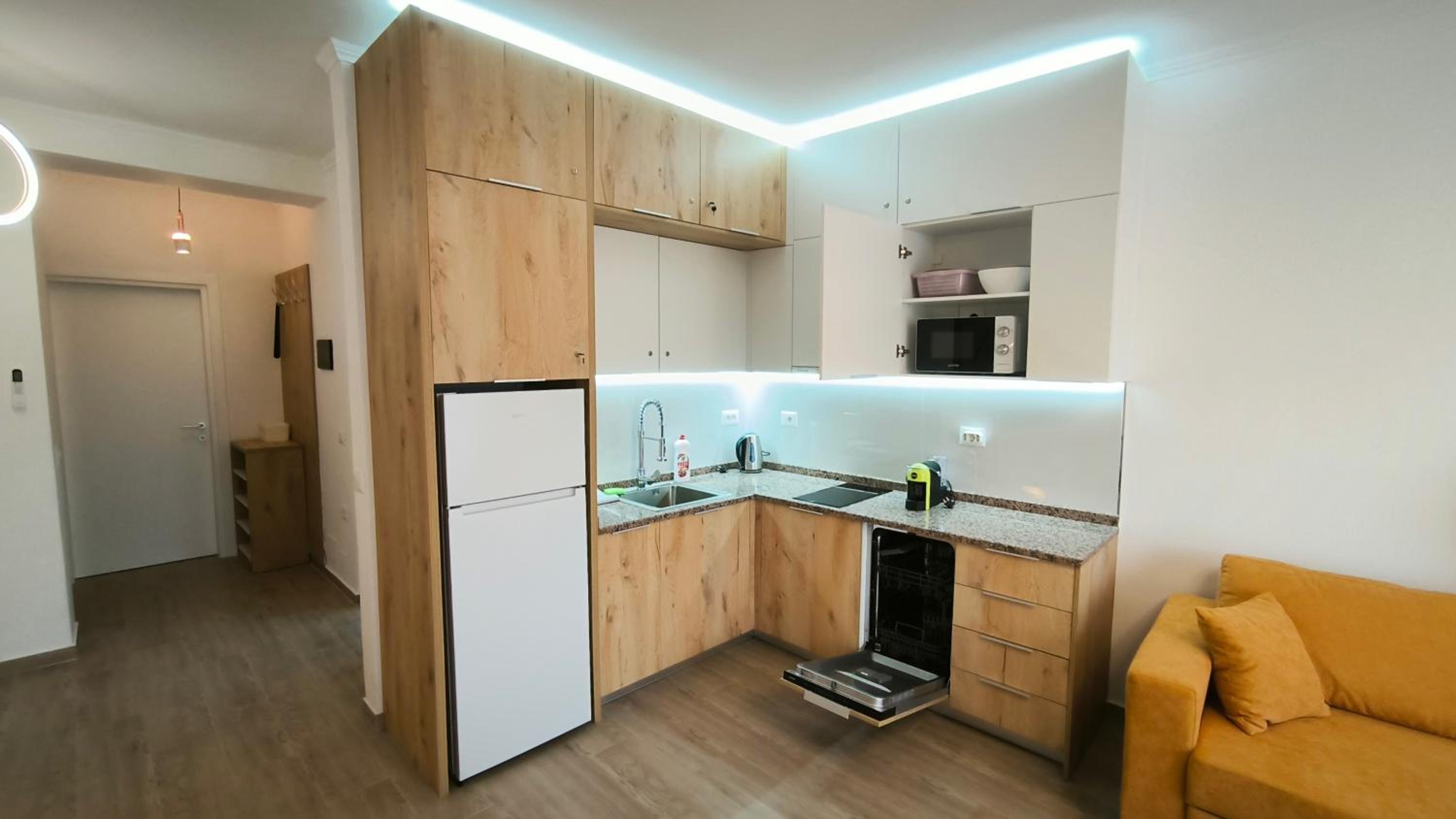 Albi 2 bedroom apartment on the beach