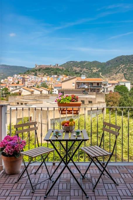 Terrace with castle view en Bosa — balance & terrace