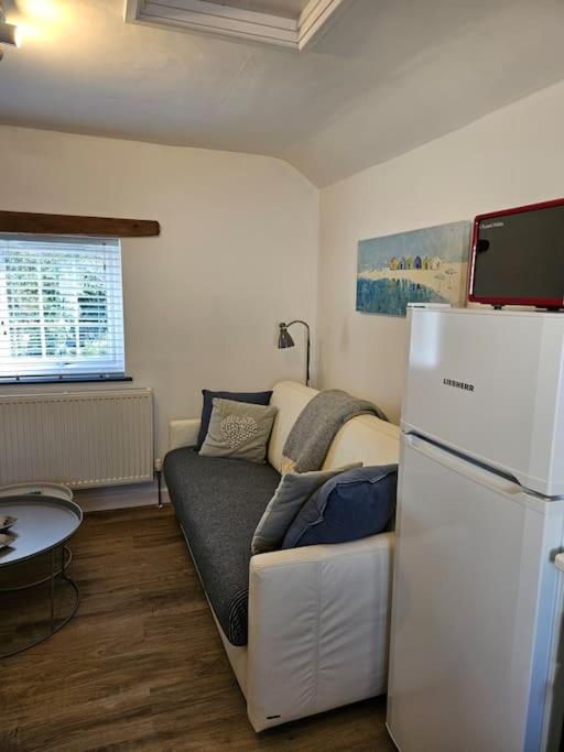 The Hayloft, Bijou & Cosy, Porthtowan beach 2 miles view 4