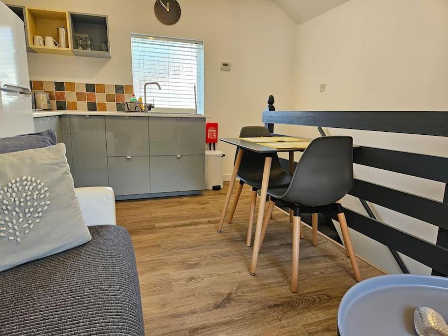 The Hayloft, Bijou & Cosy, Porthtowan beach 2 miles view 5