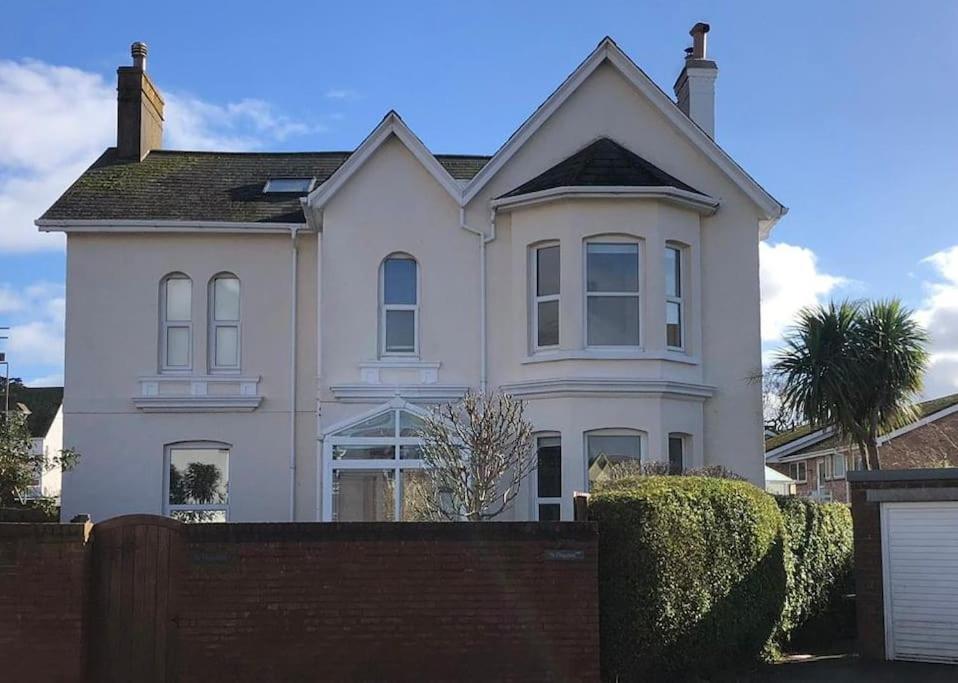 Dog friendly home close to the beach and the town