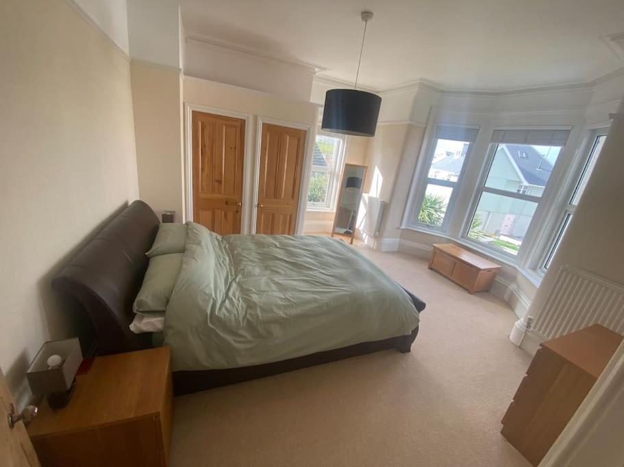 Dog friendly home close to the beach and the town