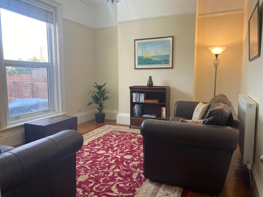 Dog friendly home close to the beach and the town