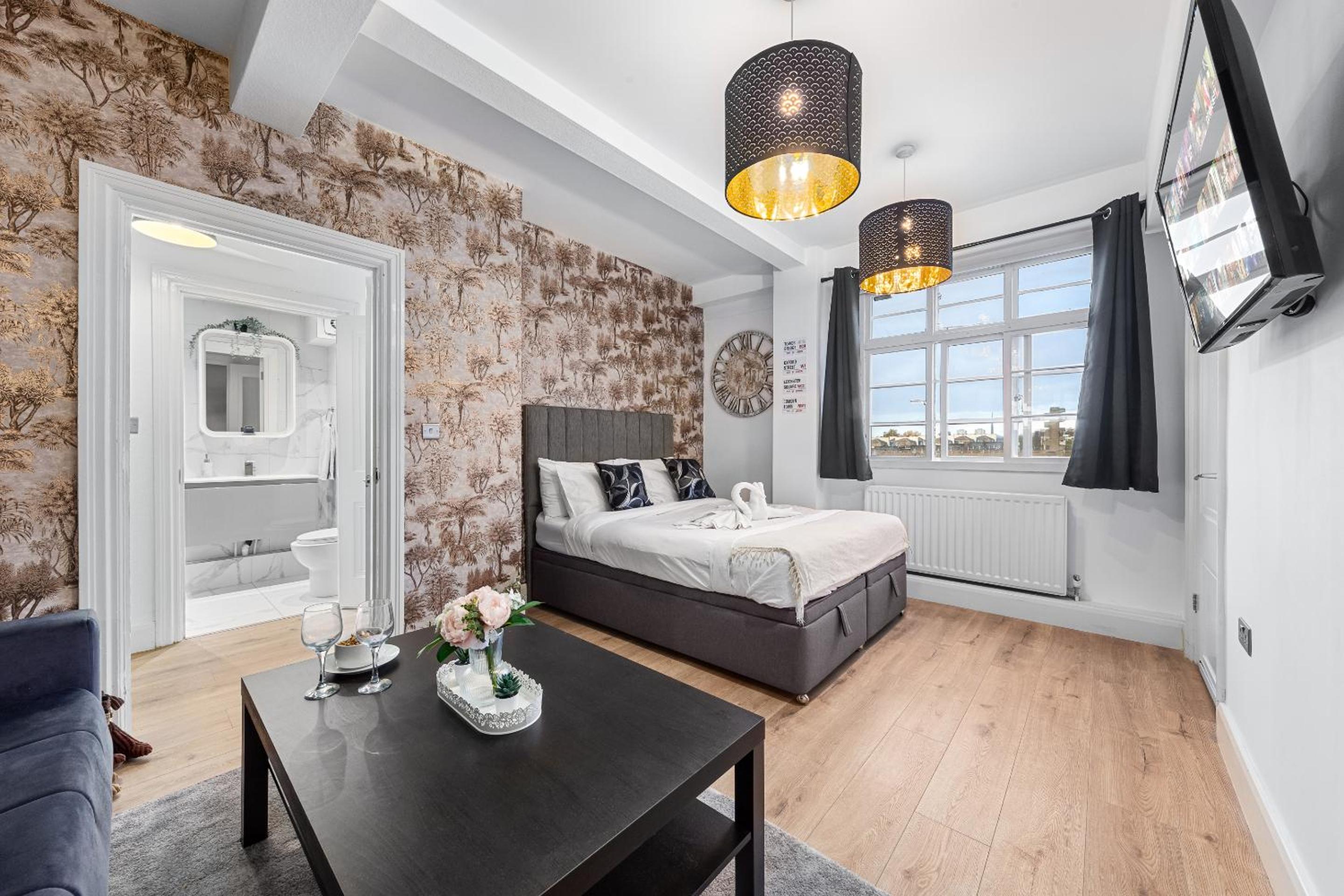 1 BR Apt By Regal Realms Short Lets & Serviced Accommodation Central London 2 Mins from Paddington Station