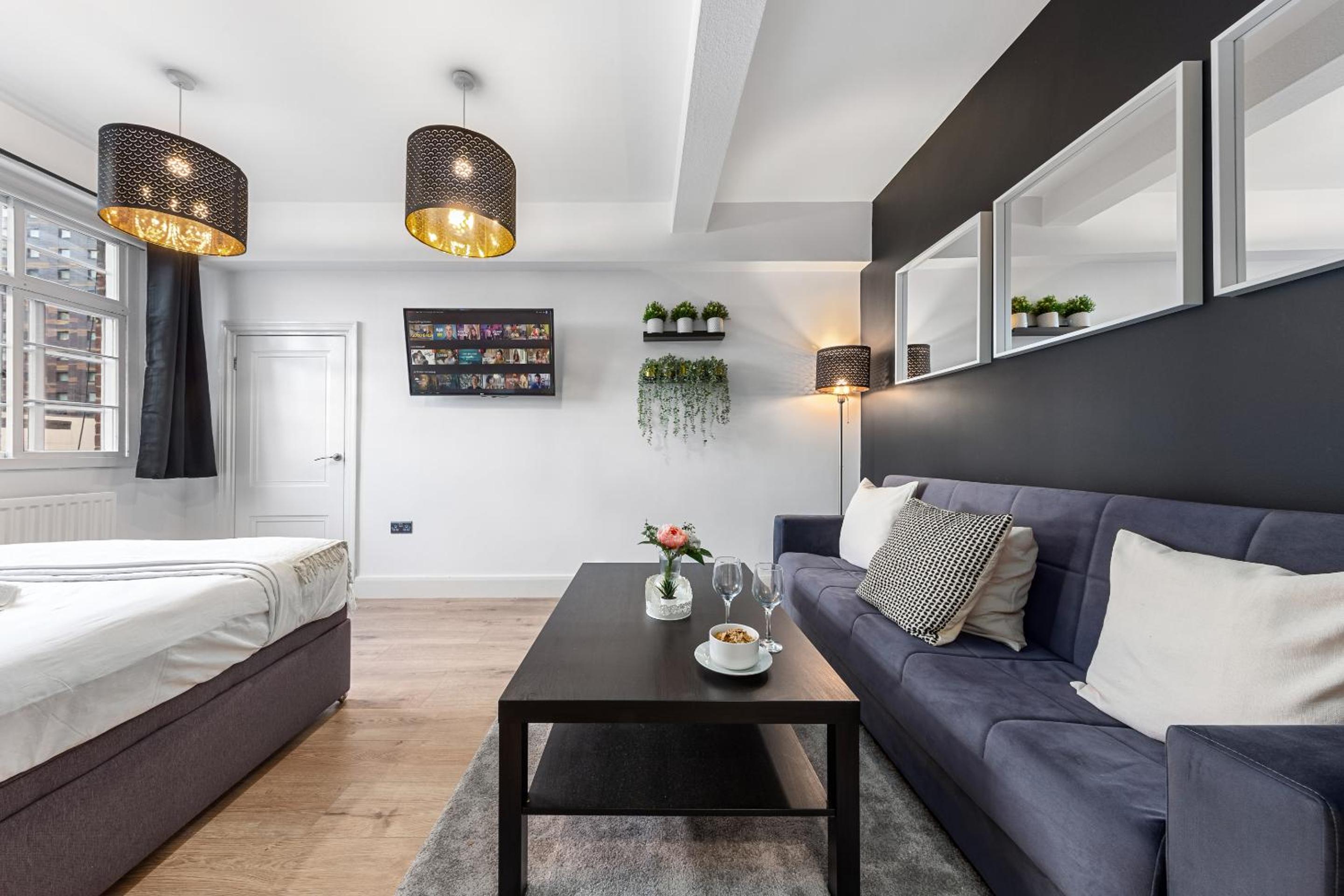 1 BR Apt By Regal Realms Short Lets & Serviced Accommodation Central London 2 Mins from Paddington Station