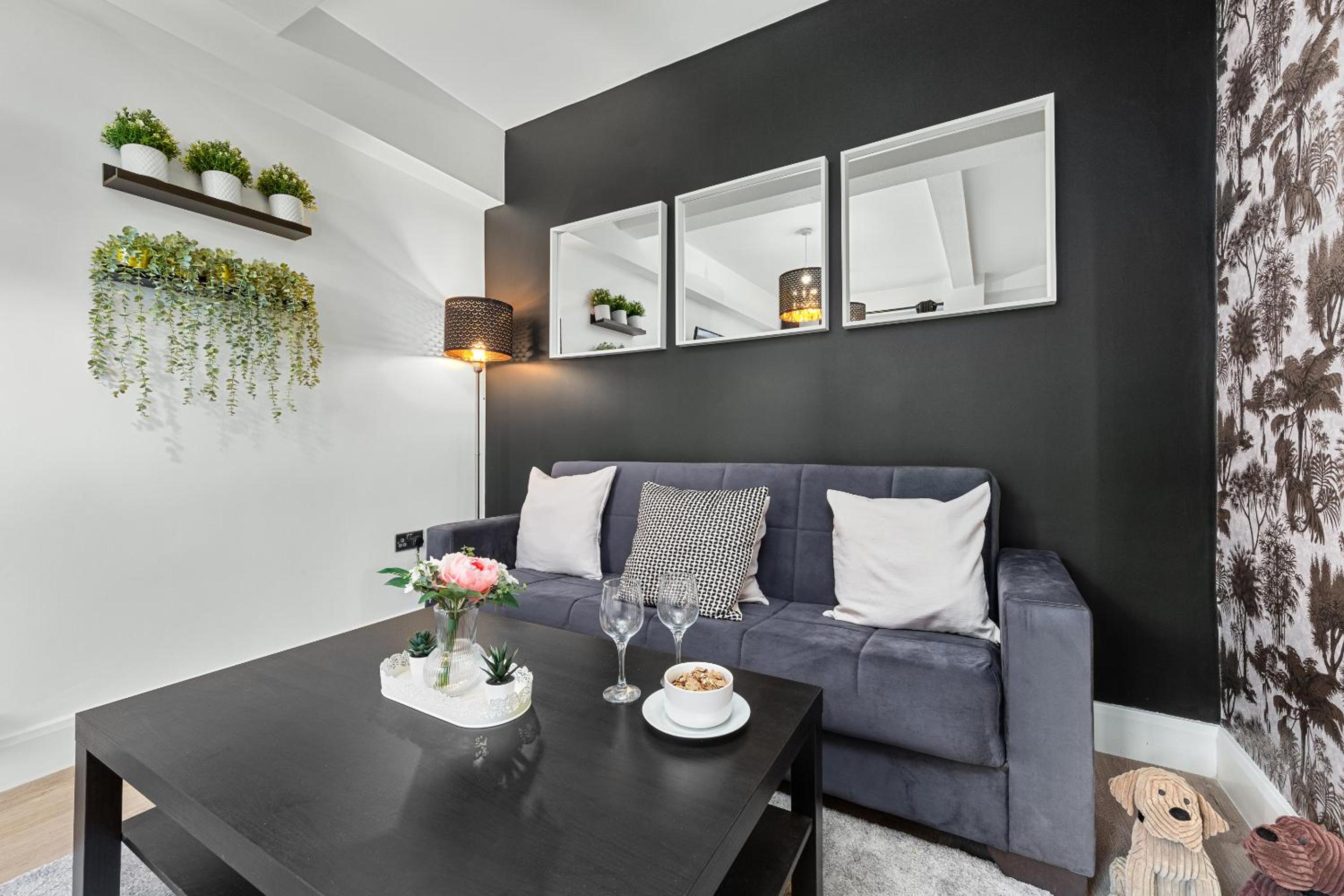 1 BR Apt By Regal Realms Short Lets & Serviced Accommodation Central London 2 Mins from Paddington Station