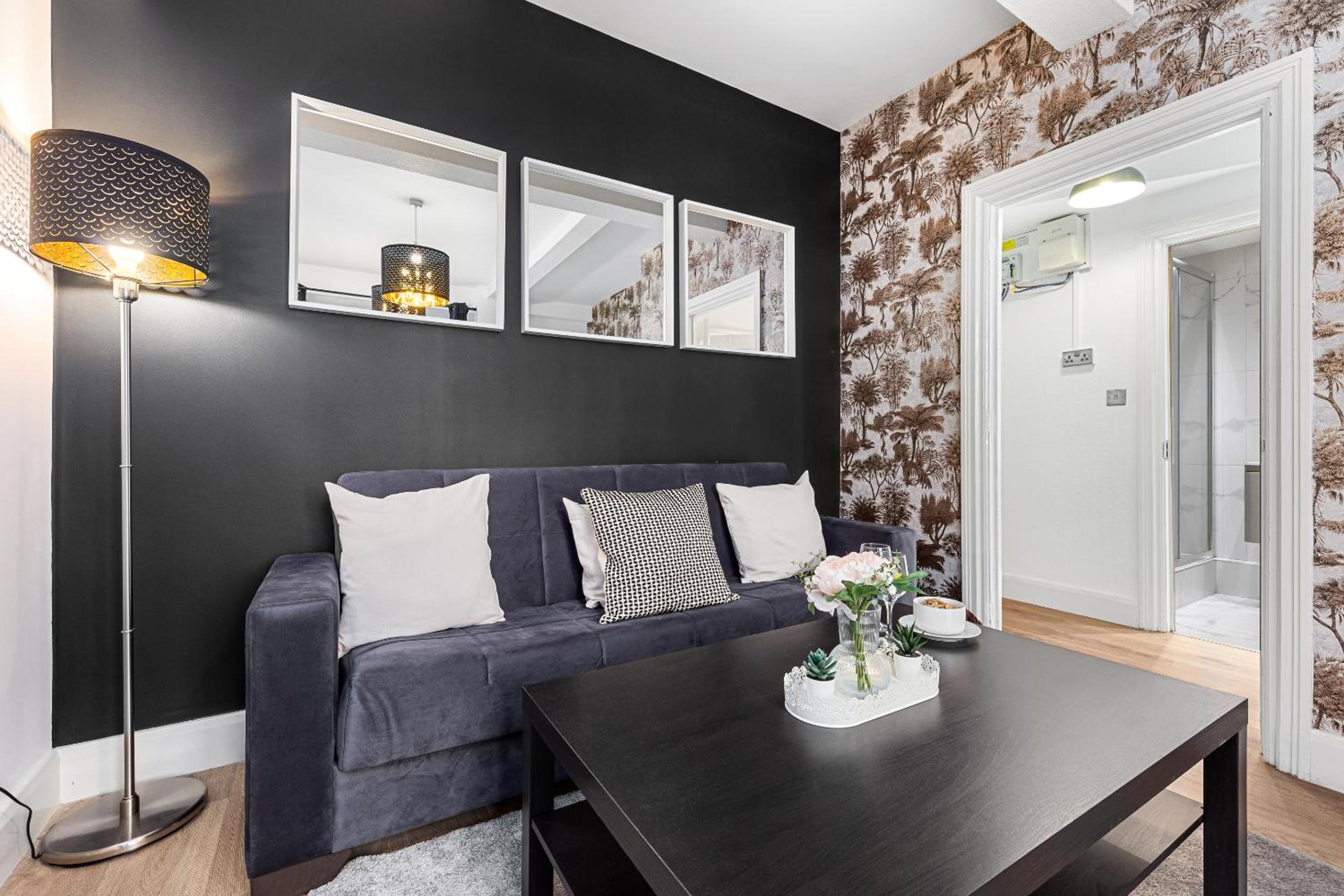 1 BR Apt By Regal Realms Short Lets & Serviced Accommodation Central London 2 Mins from Paddington Station