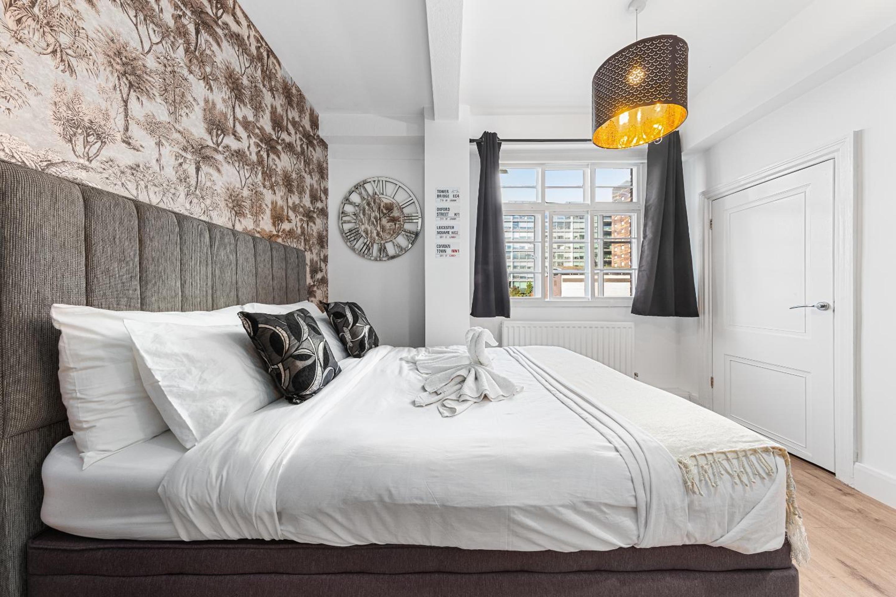 1 BR Apt By Regal Realms Short Lets & Serviced Accommodation Central London 2 Mins from Paddington Station