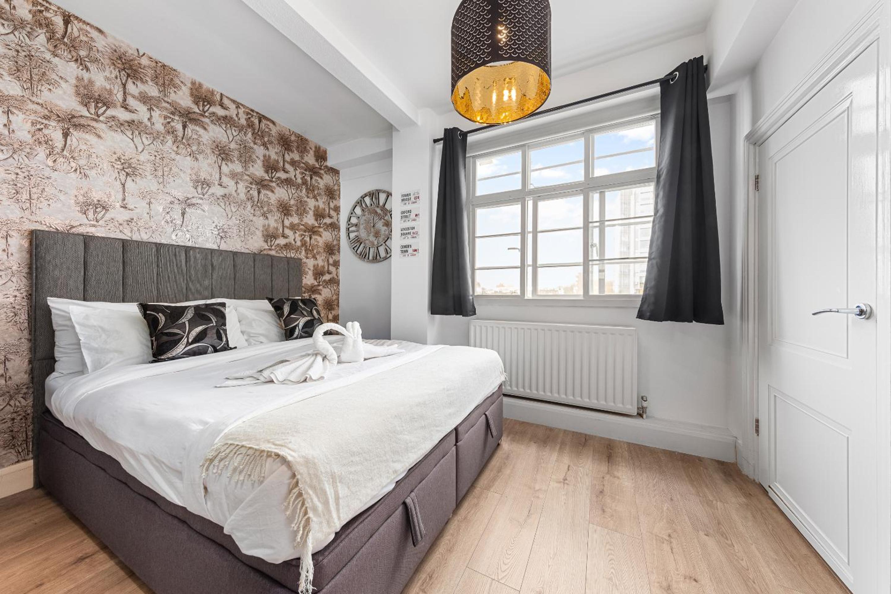 1 BR Apt By Regal Realms Short Lets & Serviced Accommodation Central London 2 Mins from Paddington Station