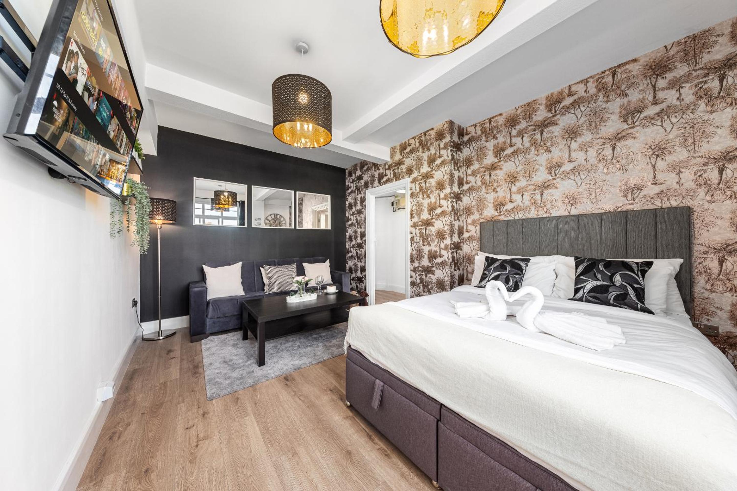 1 BR Apt By Regal Realms Short Lets & Serviced Accommodation Central London 2 Mins from Paddington Station