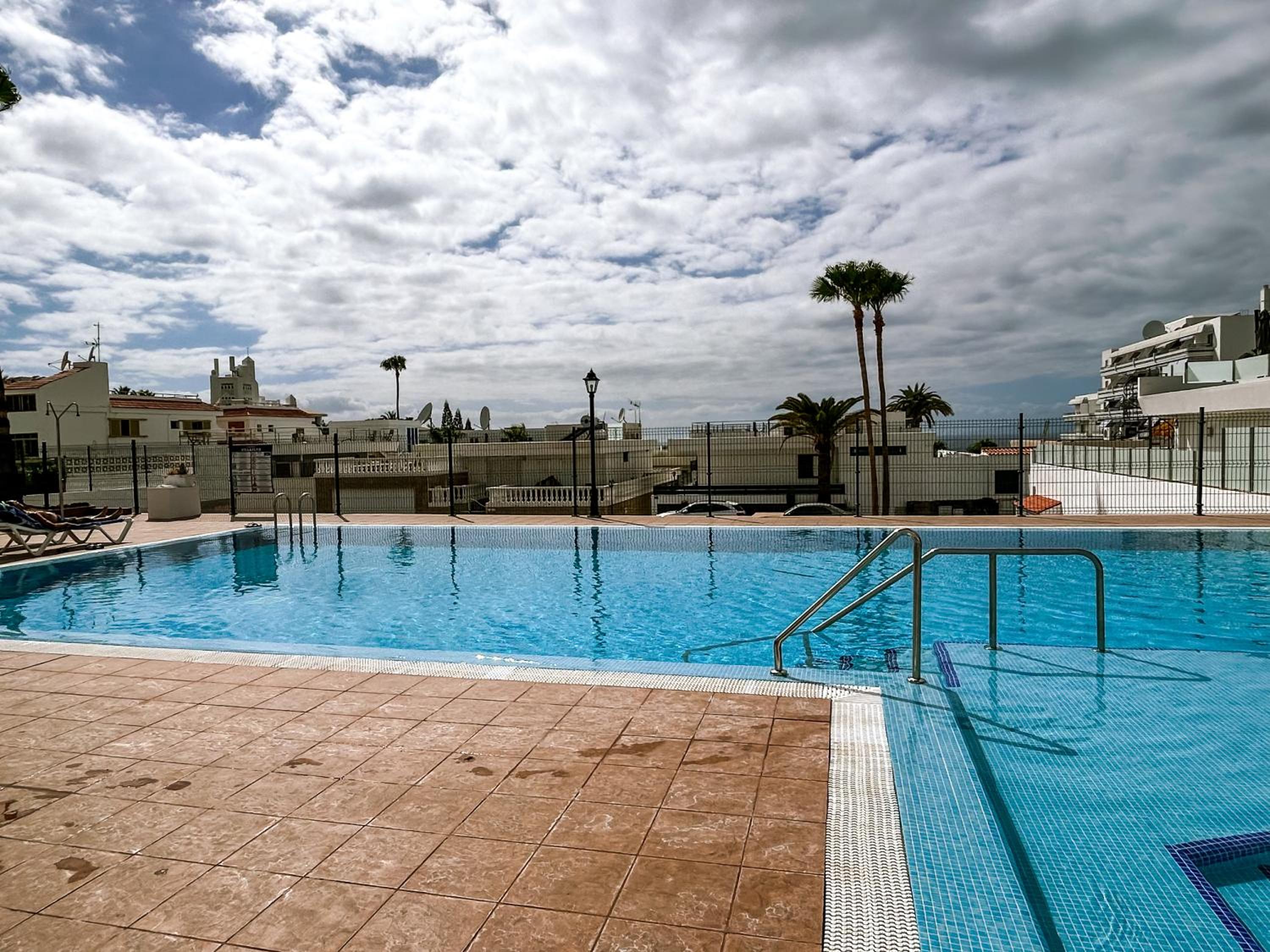 Stunning Bungalow, Pool, Terrace, Beach! SE12 view 3