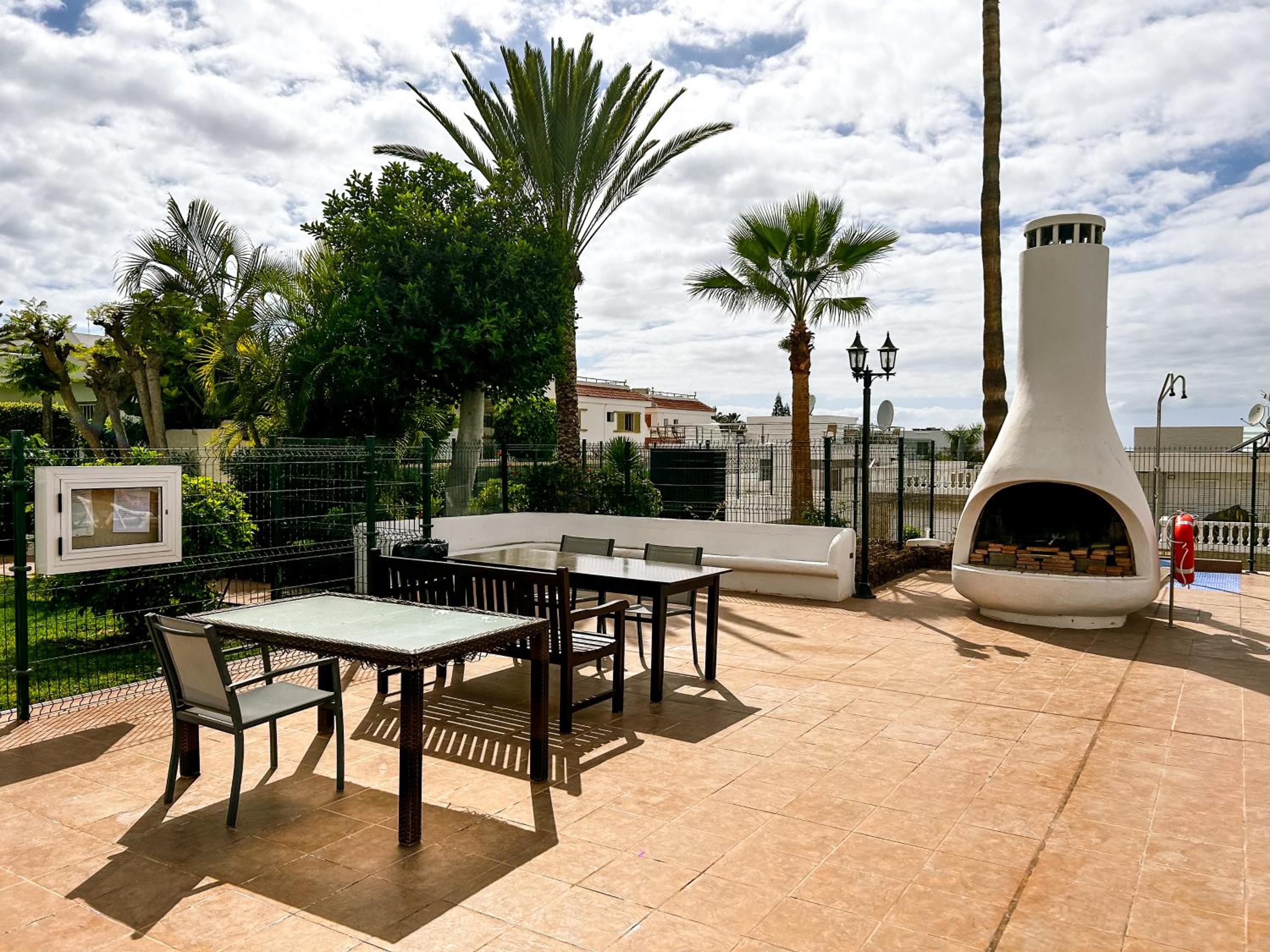 Stunning Bungalow, Pool, Terrace, Beach! SE12 view 4