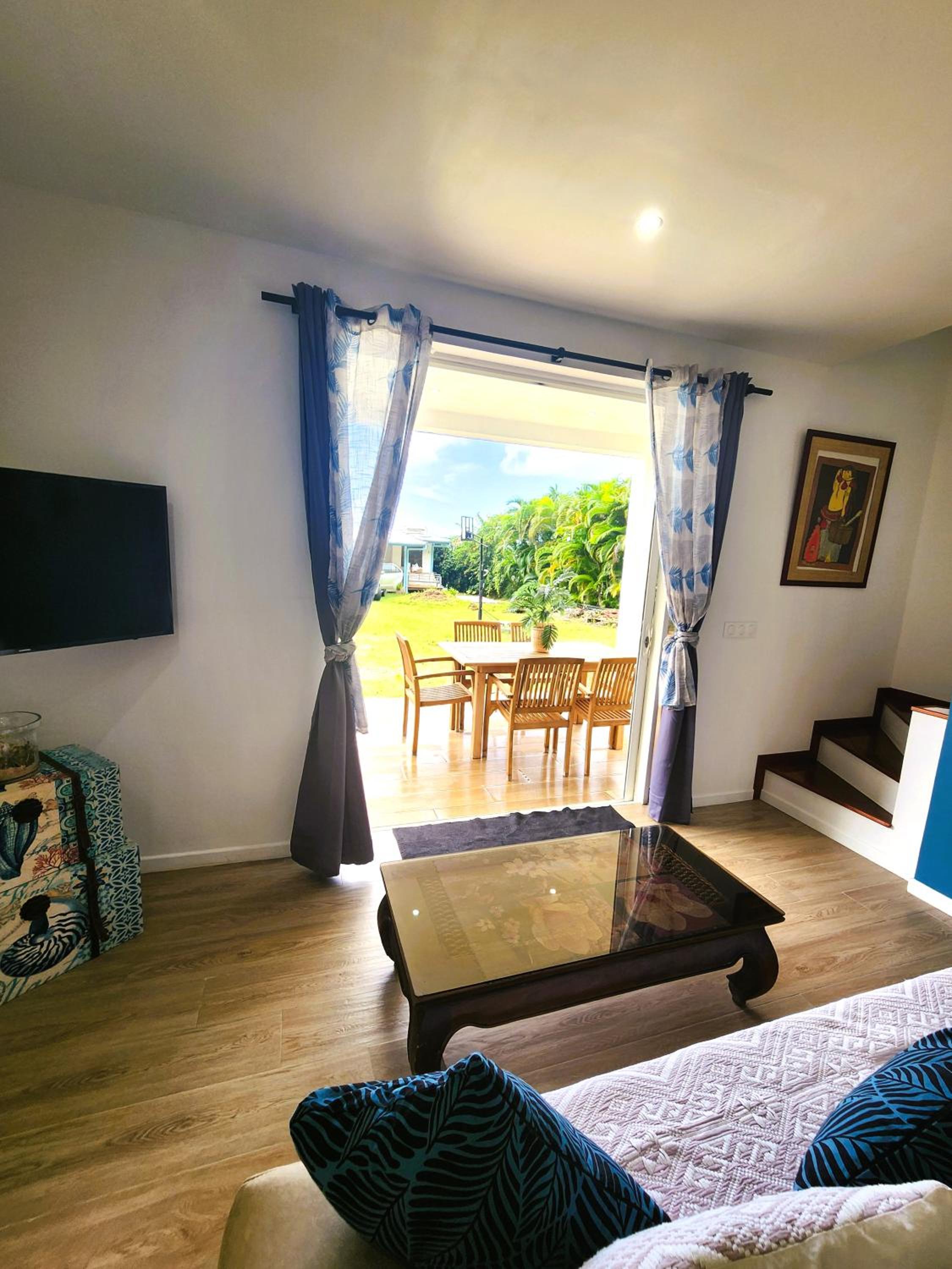 Duplex en bord de mer Fare Tahitea Pension view 4