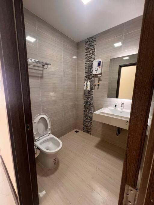 Ideal Budget and Cozy Private Studio with Amazing Pool by SYM C738 view 4
