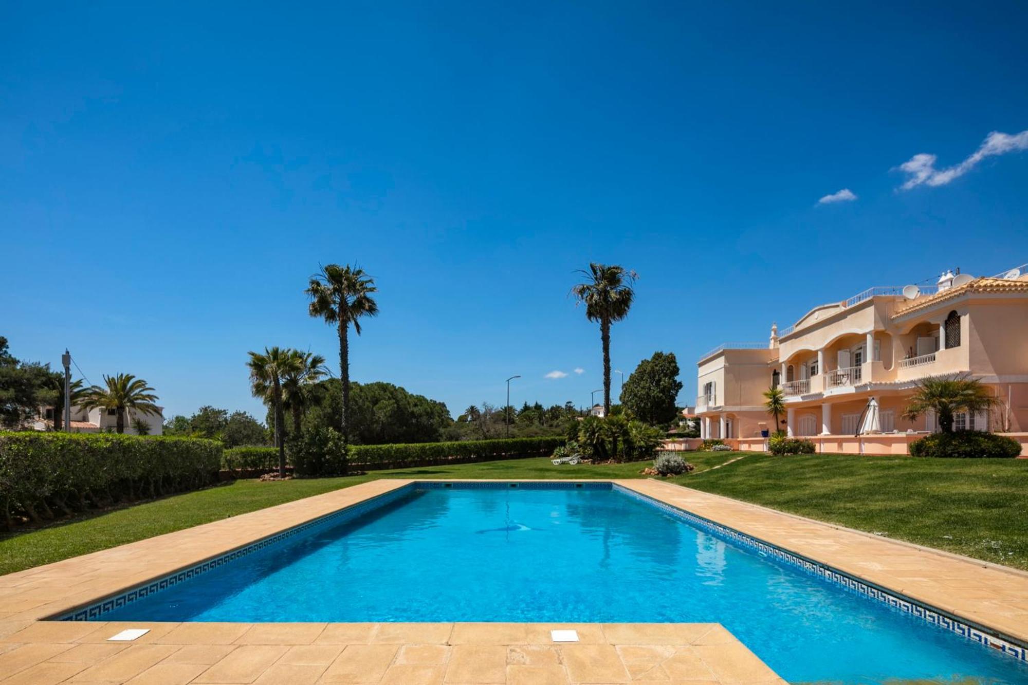 Apartamento Praia da Marinha view 3