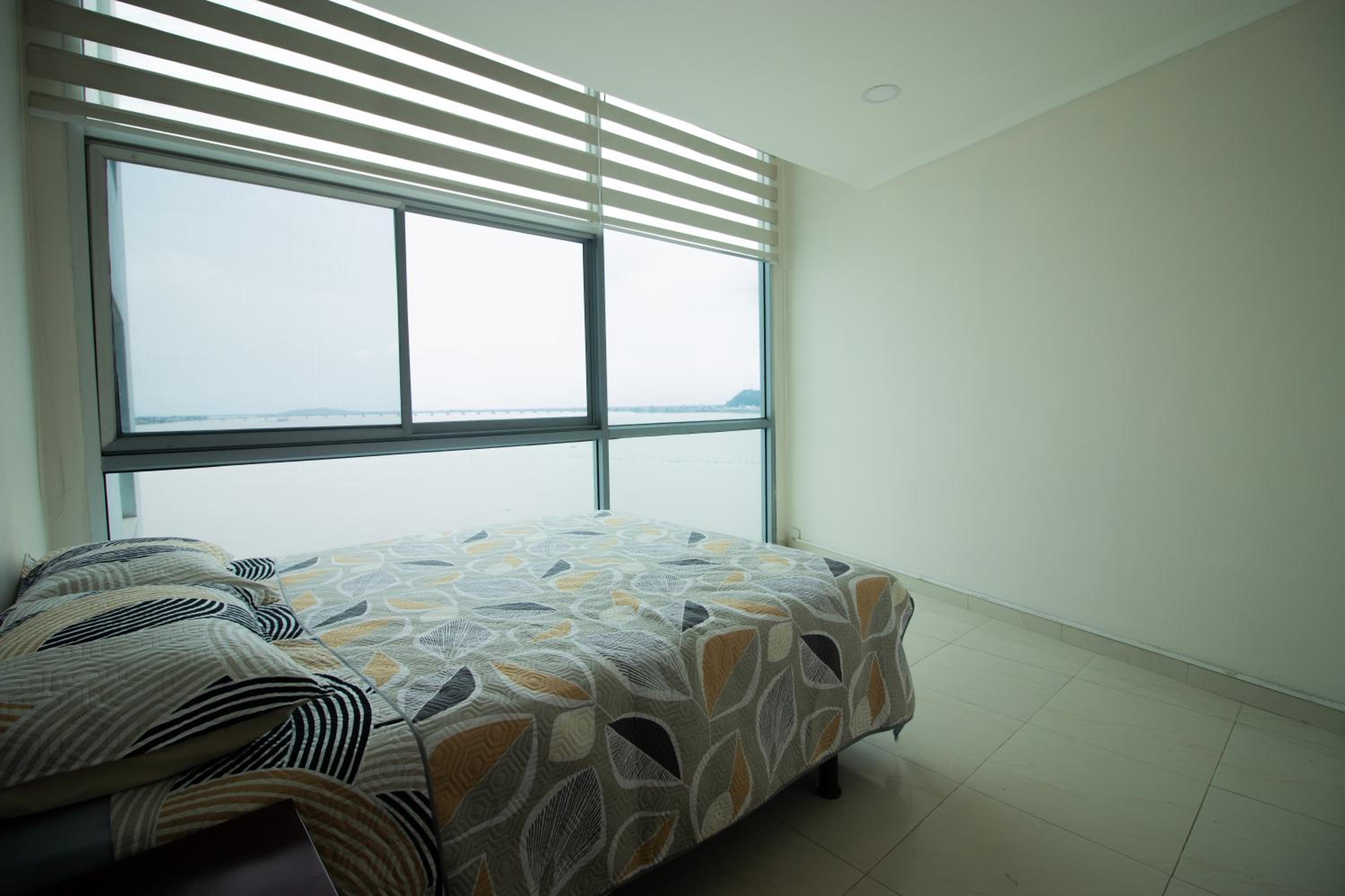 Vista frente al rio, exclusivo con piscina view 2