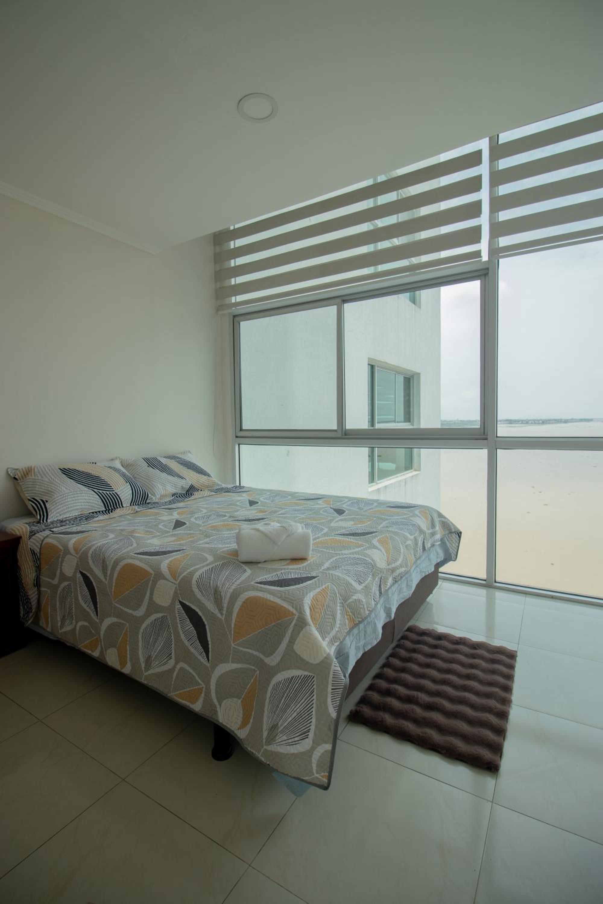 Vista frente al rio, exclusivo con piscina view 5