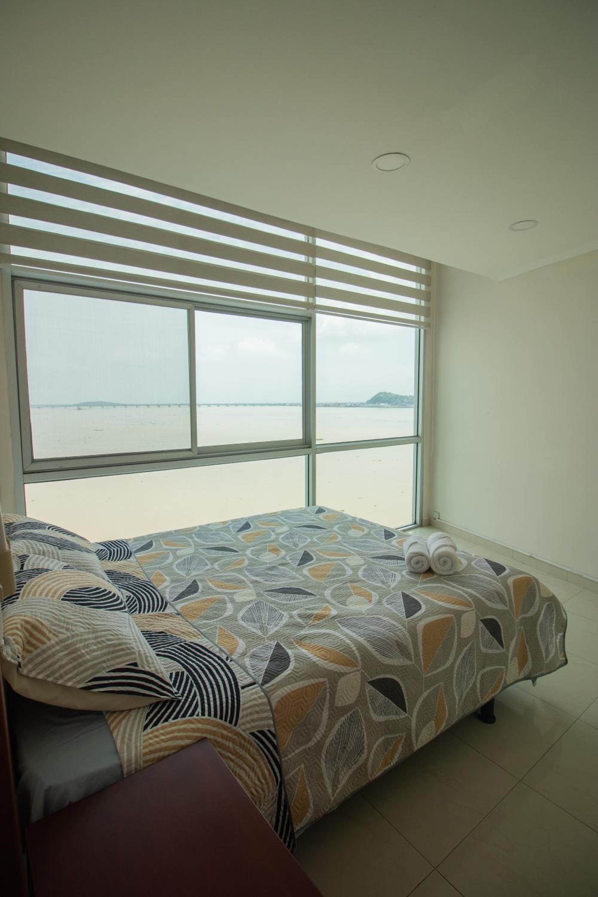 Vista frente al rio, exclusivo con piscina view 4