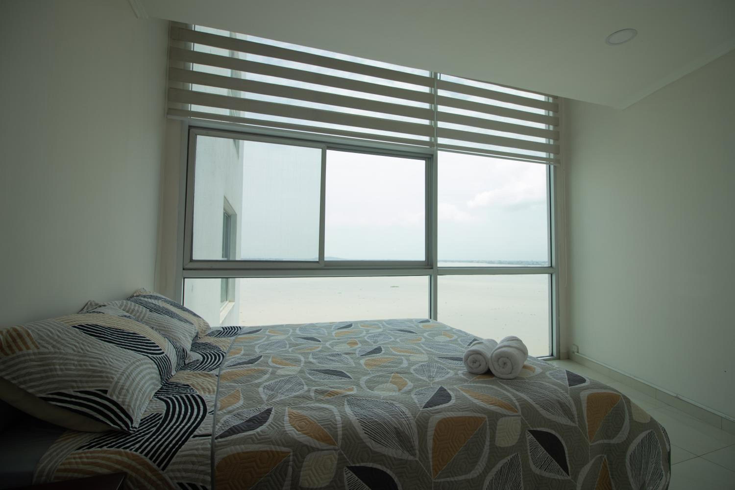 Vista frente al rio, exclusivo con piscina view 3